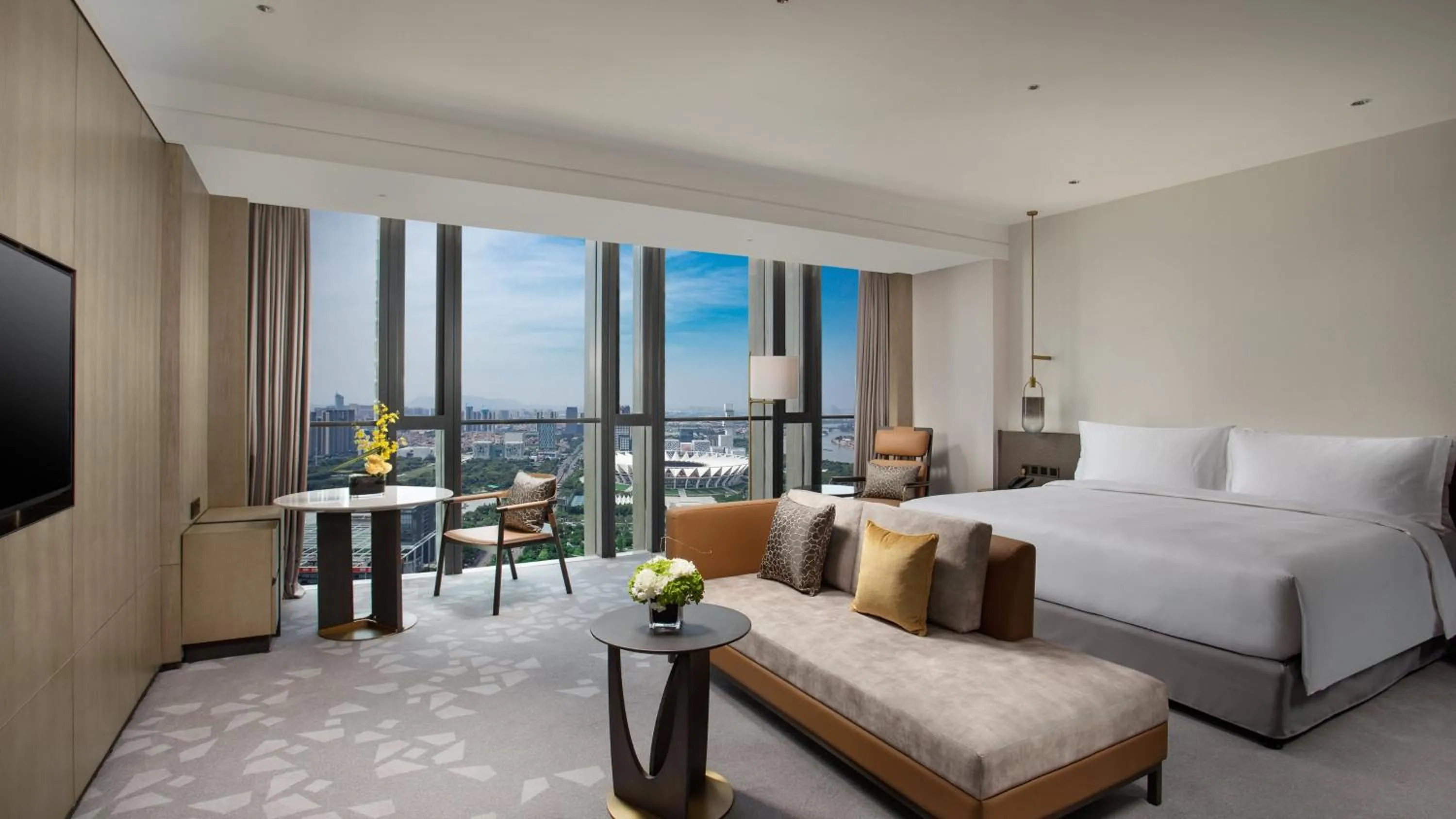 Photo of the whole room, Bed in InterContinental Foshan DongPing