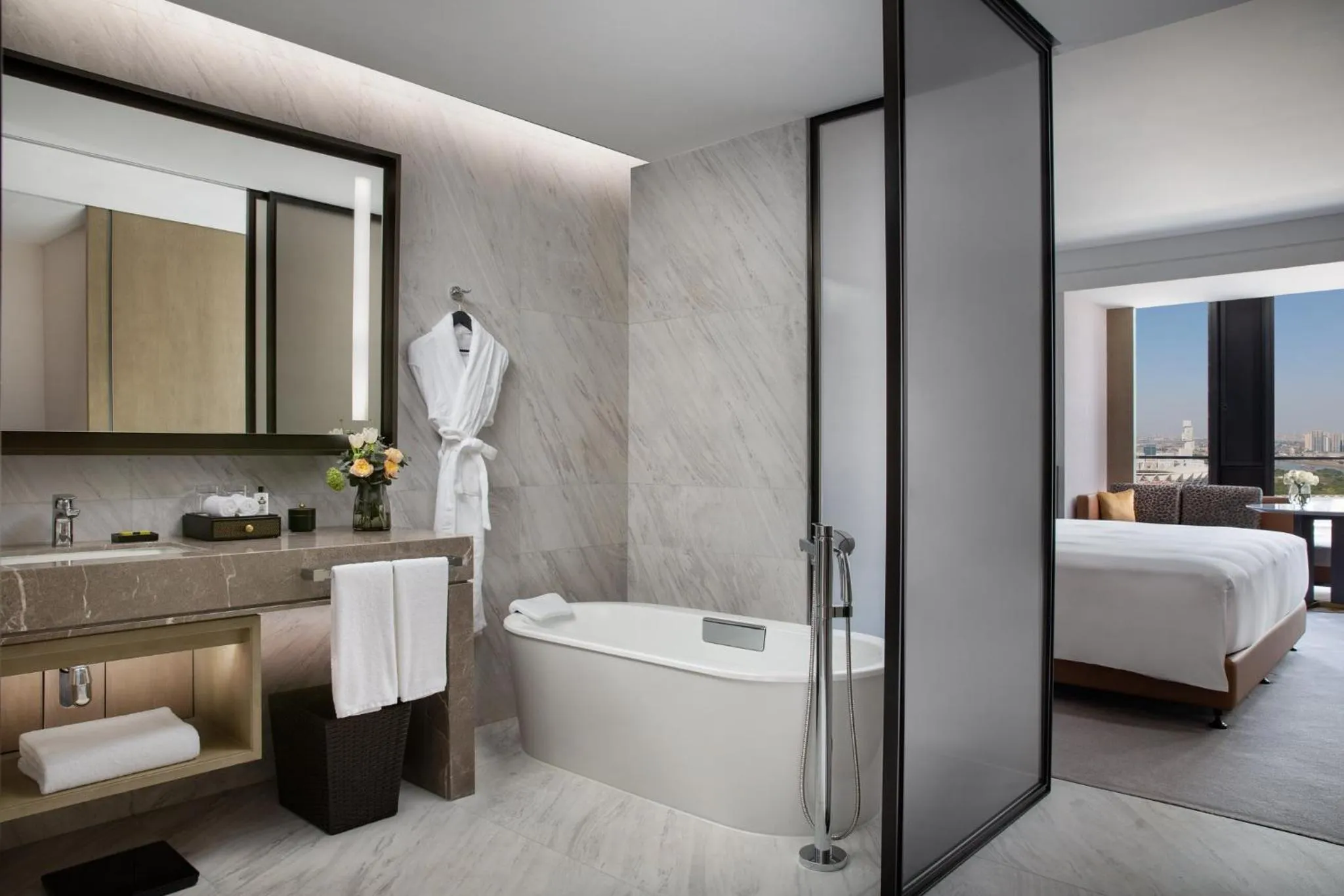 Bathroom, Bed in InterContinental Foshan DongPing