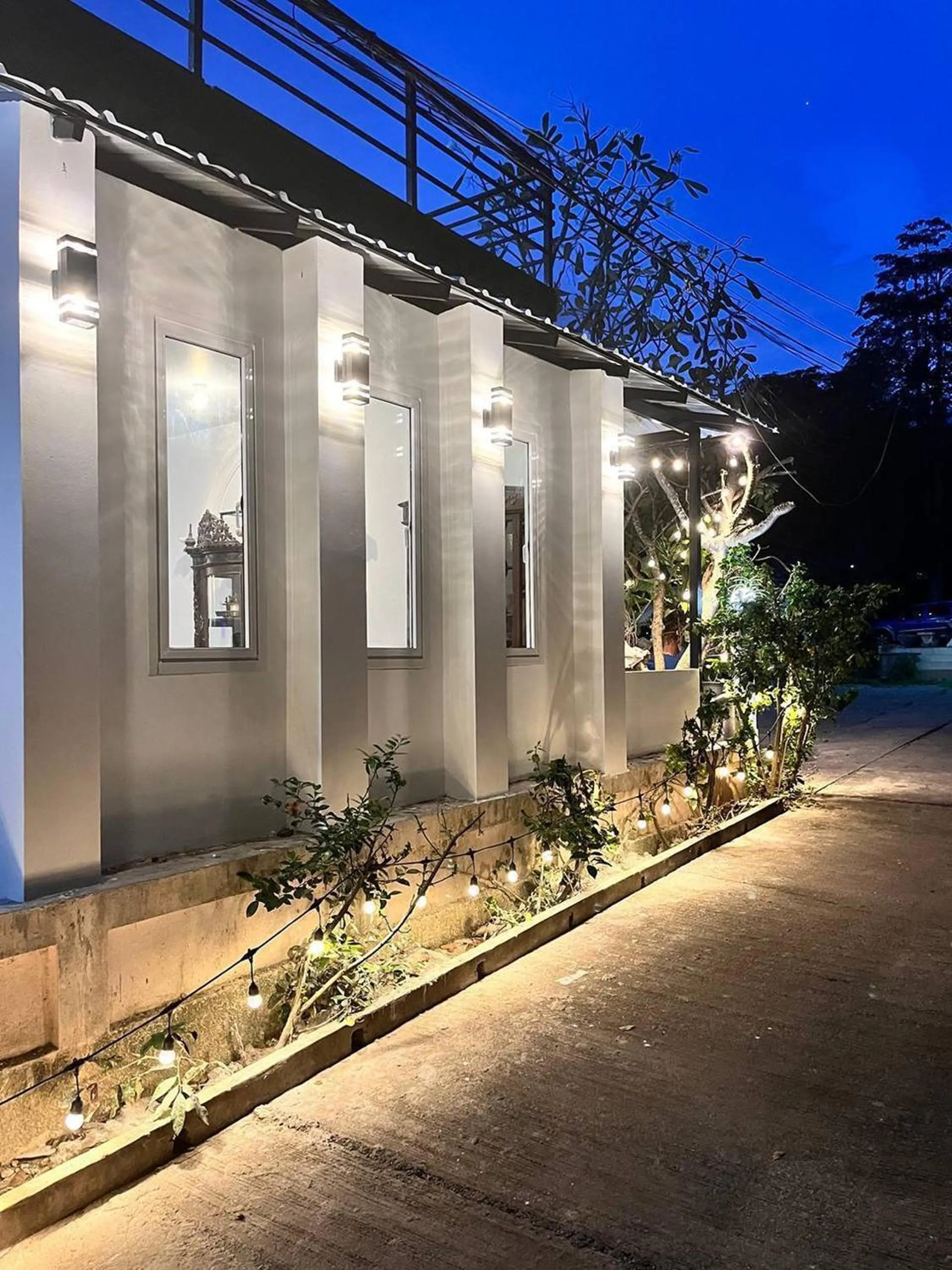 Property building in The 99 Inn Hotel