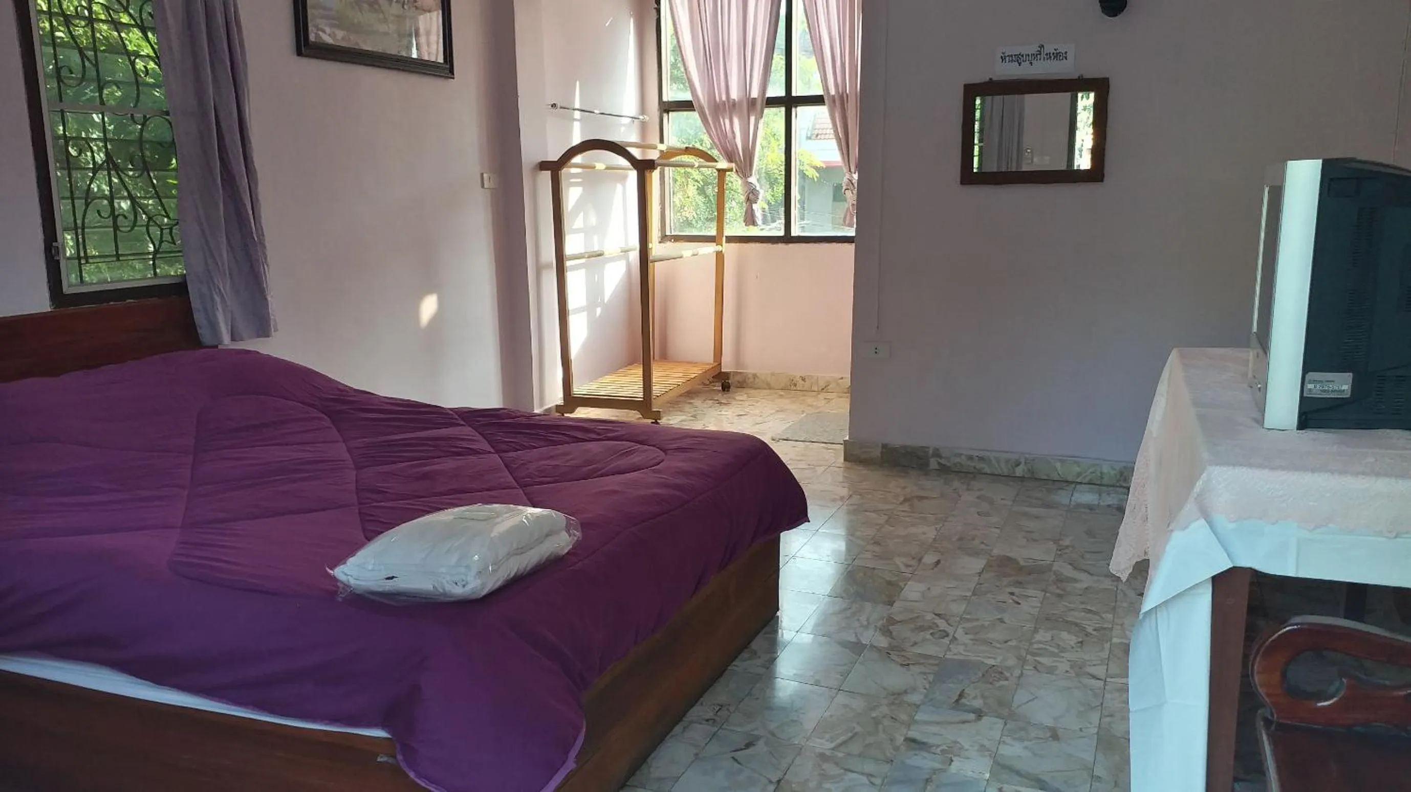 Photo of the whole room, Bed in The 99 Inn Hotel