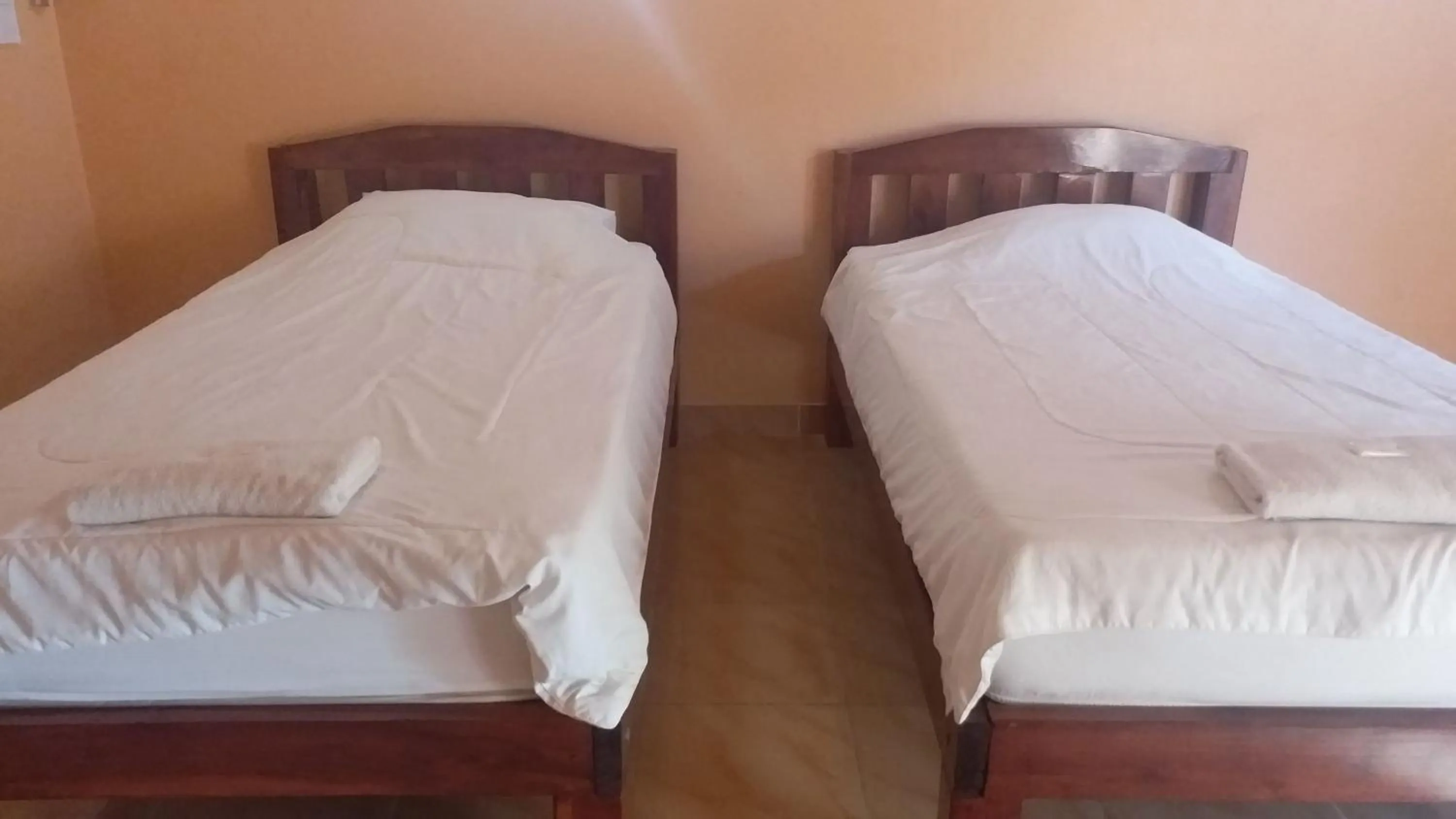 Photo of the whole room, Bed in The 99 Inn Hotel