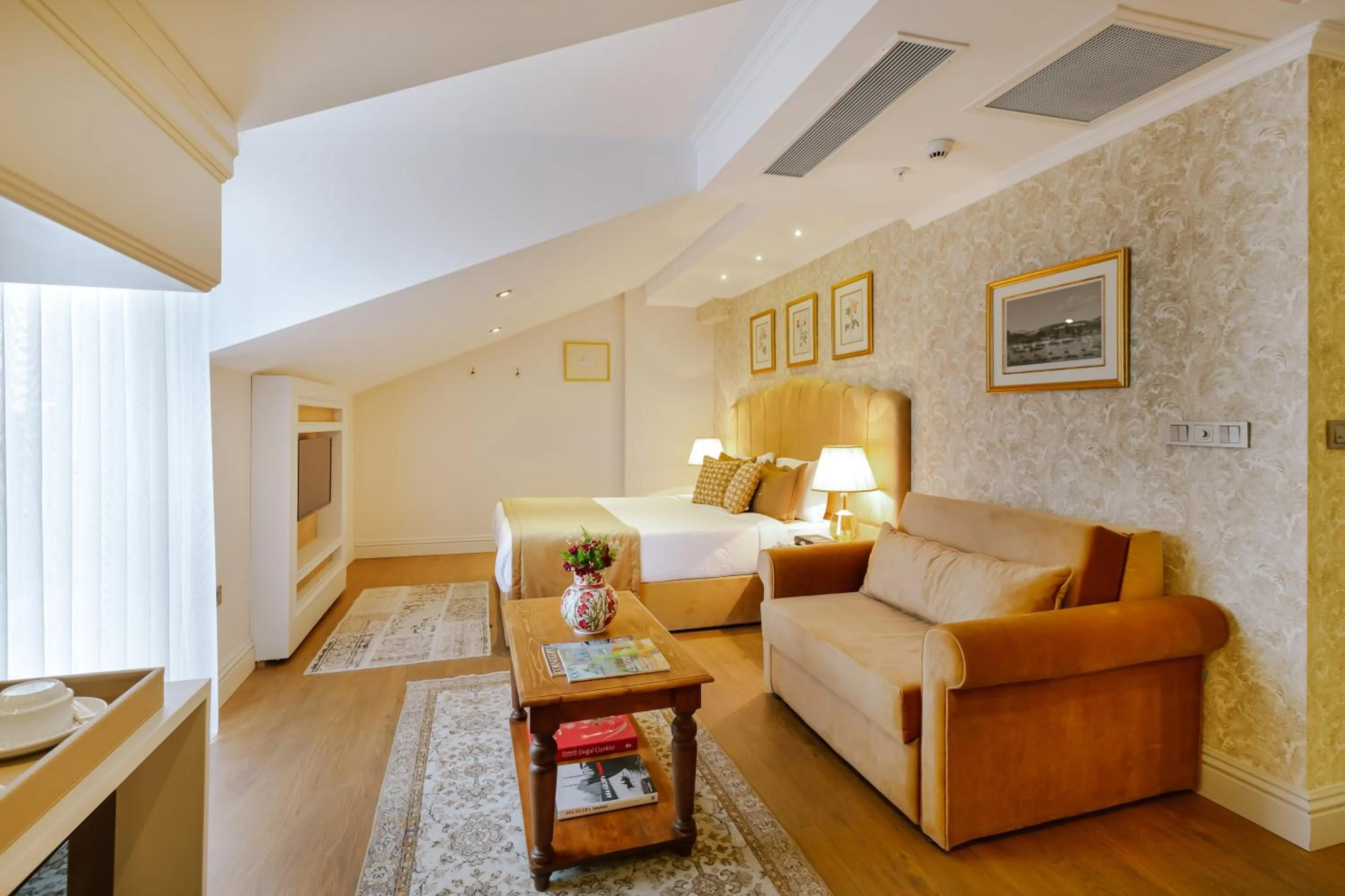 Bedroom, Bed in Delita City Hotel