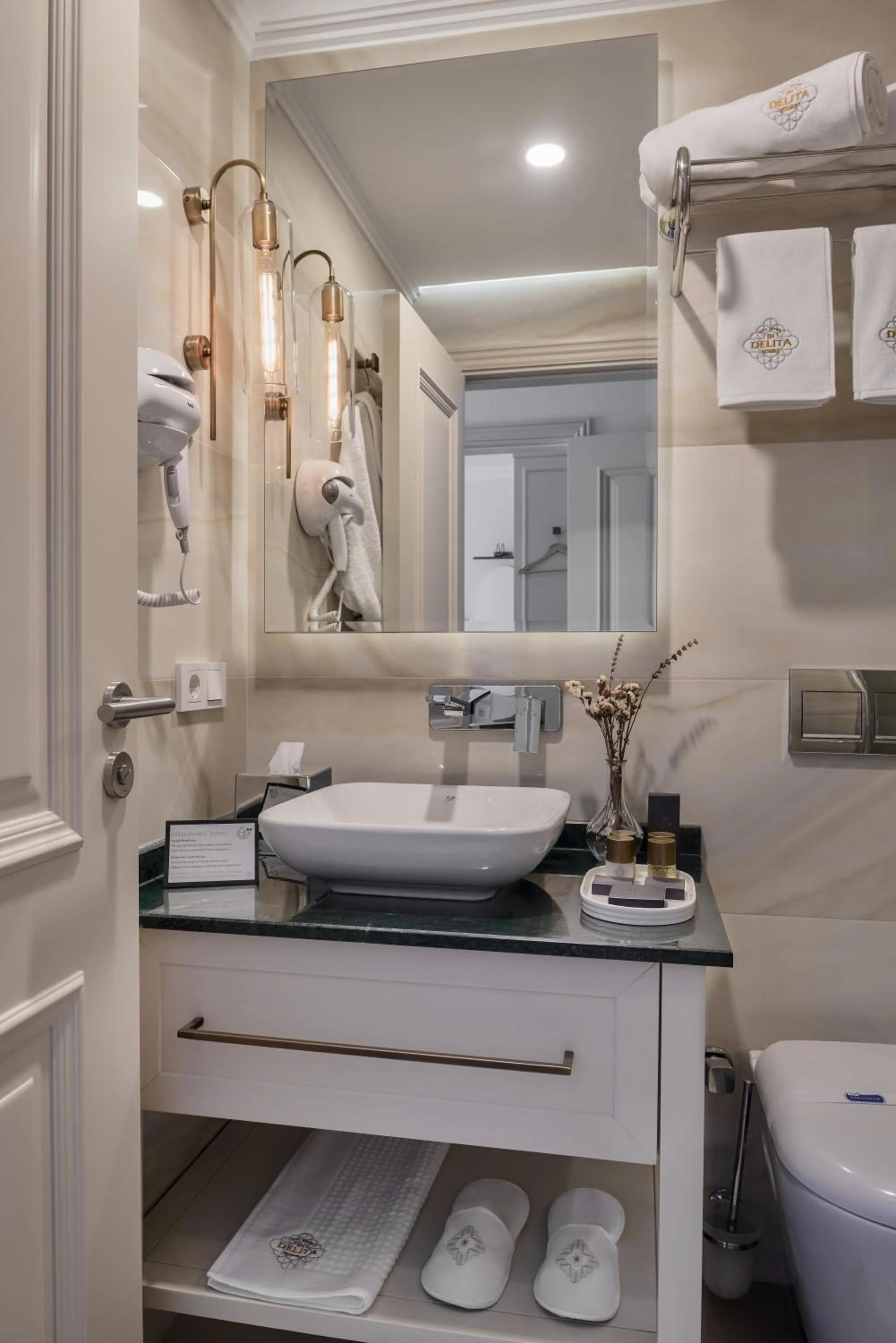 Bathroom in Delita City Hotel