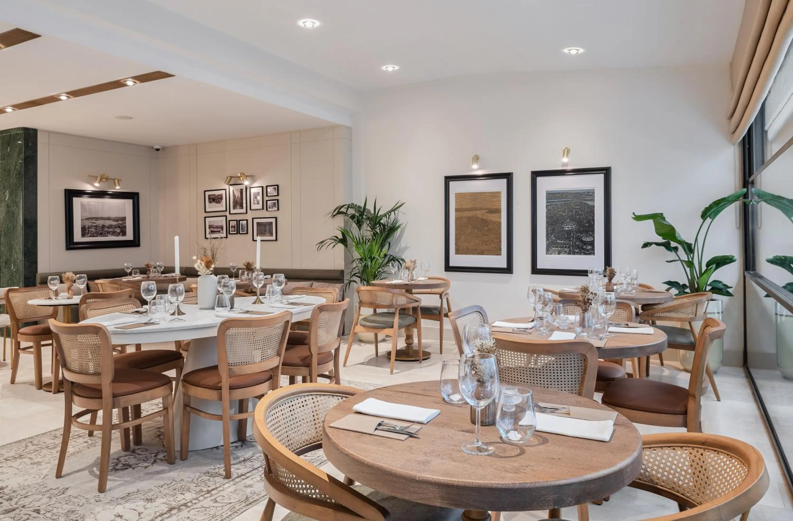 Restaurant/places to eat in Delita City Hotel