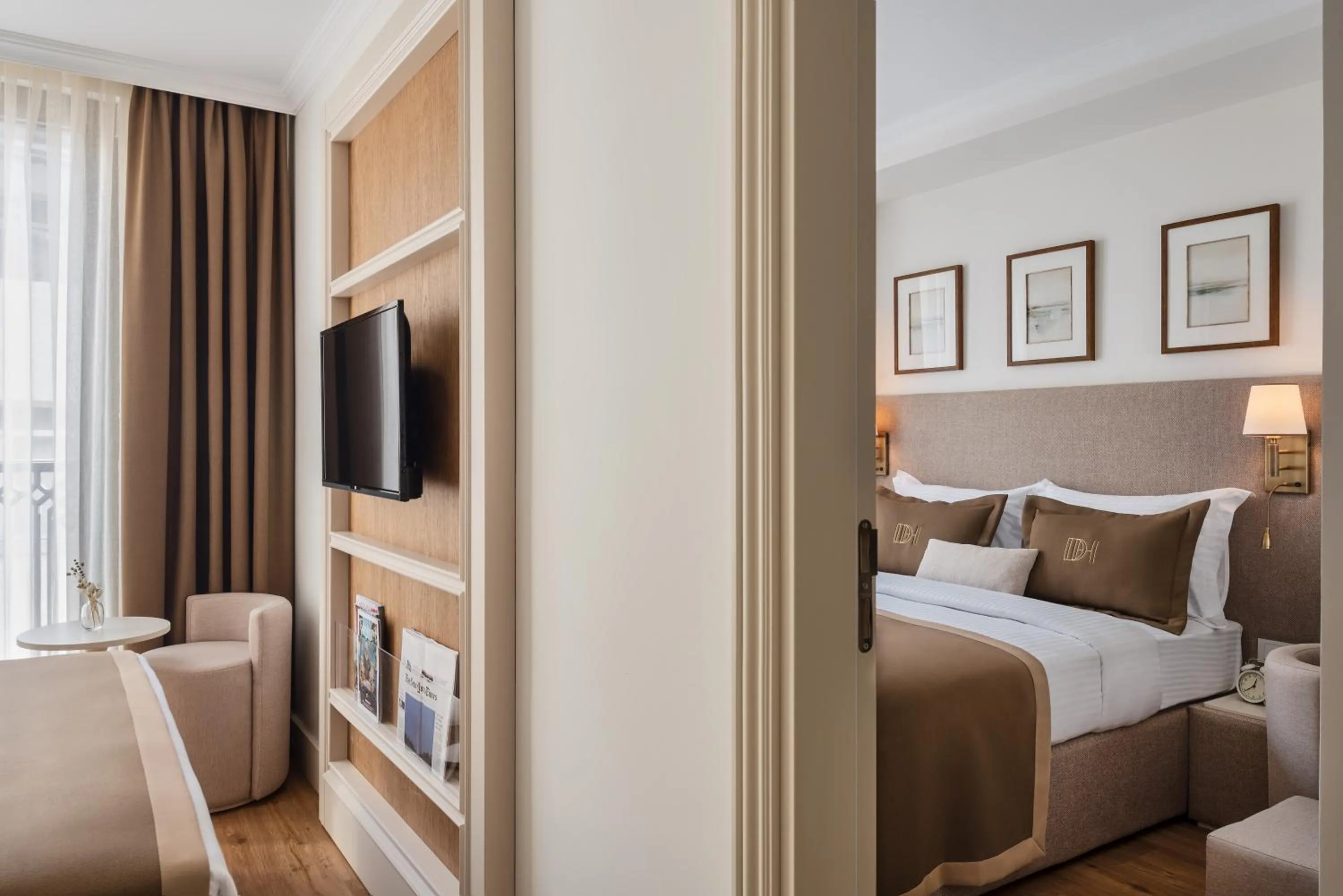 TV and multimedia, Bed in Delita City Hotel