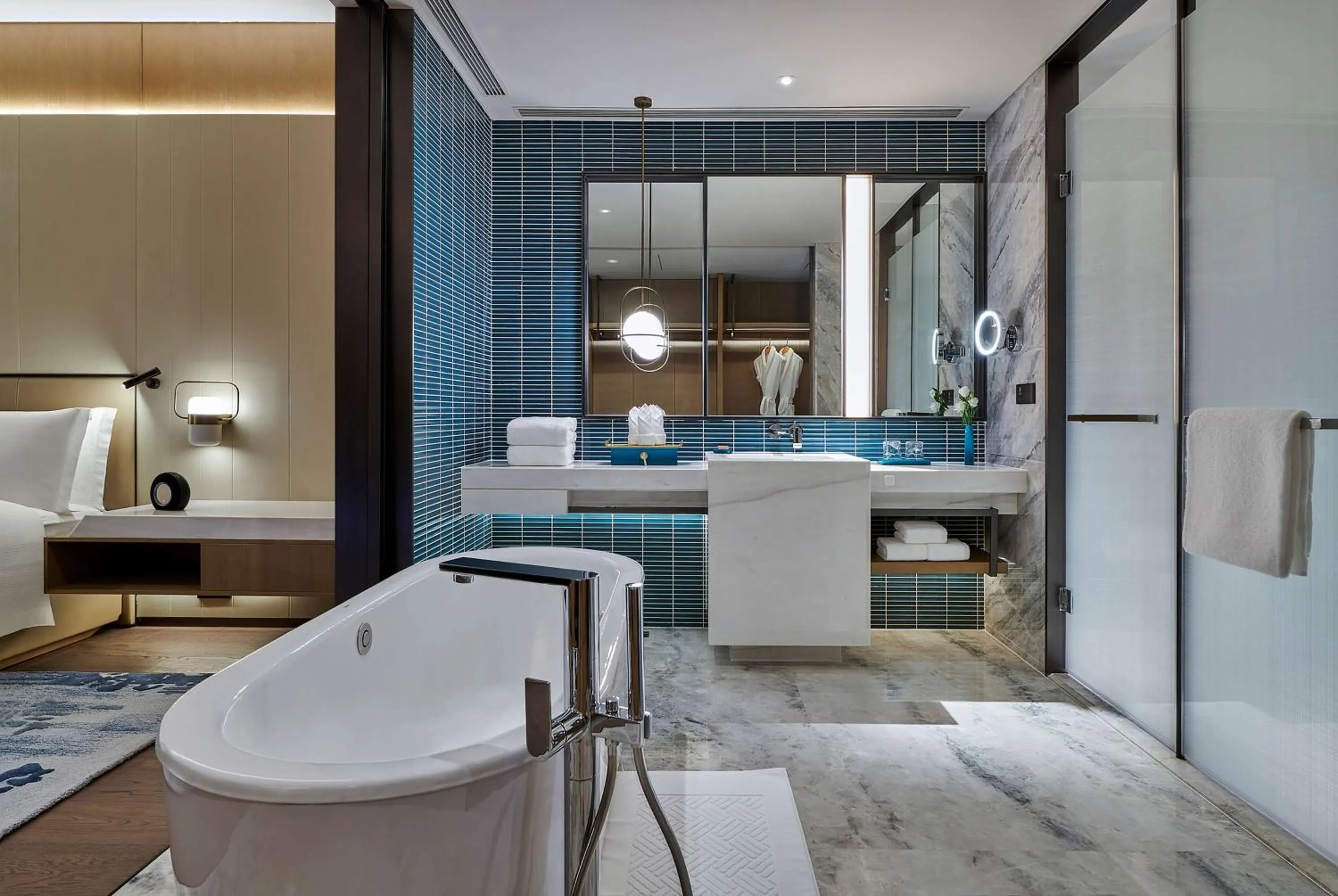 Bathroom, Bed in Hilton Chongqing Liangjiang New Area