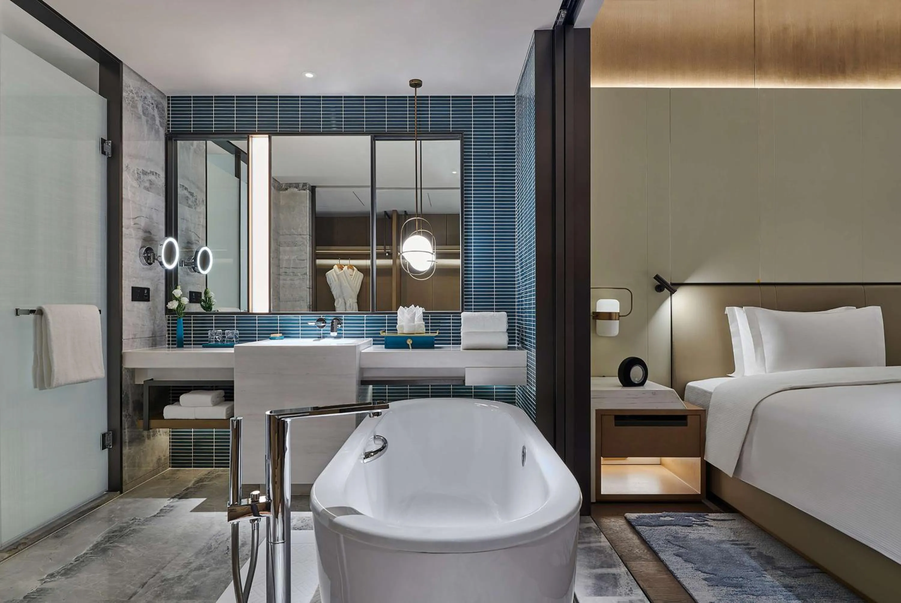 Bathroom, Bed in Hilton Chongqing Liangjiang New Area