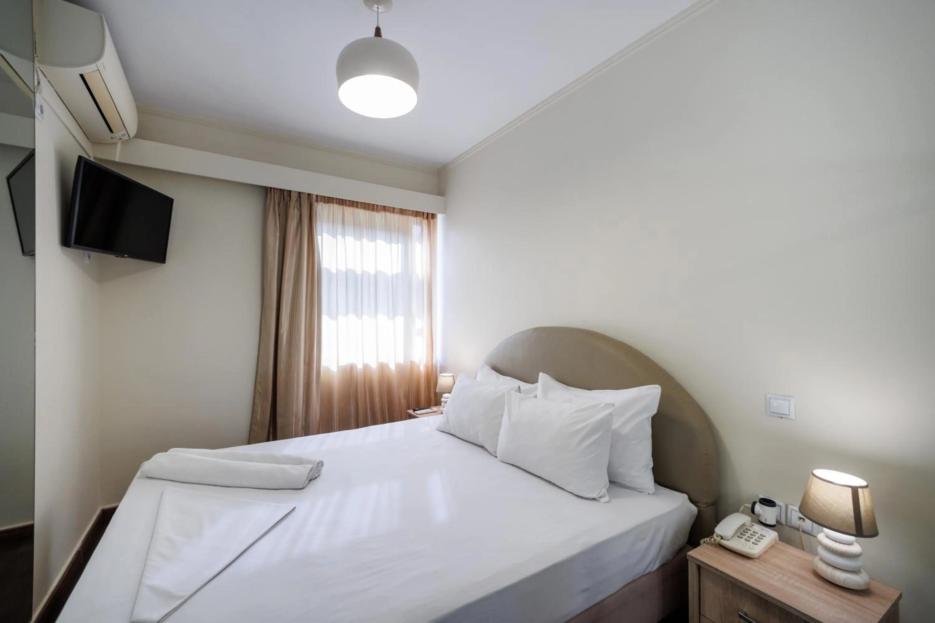 Bedroom, Bed in Ruby Rooms Kifisia