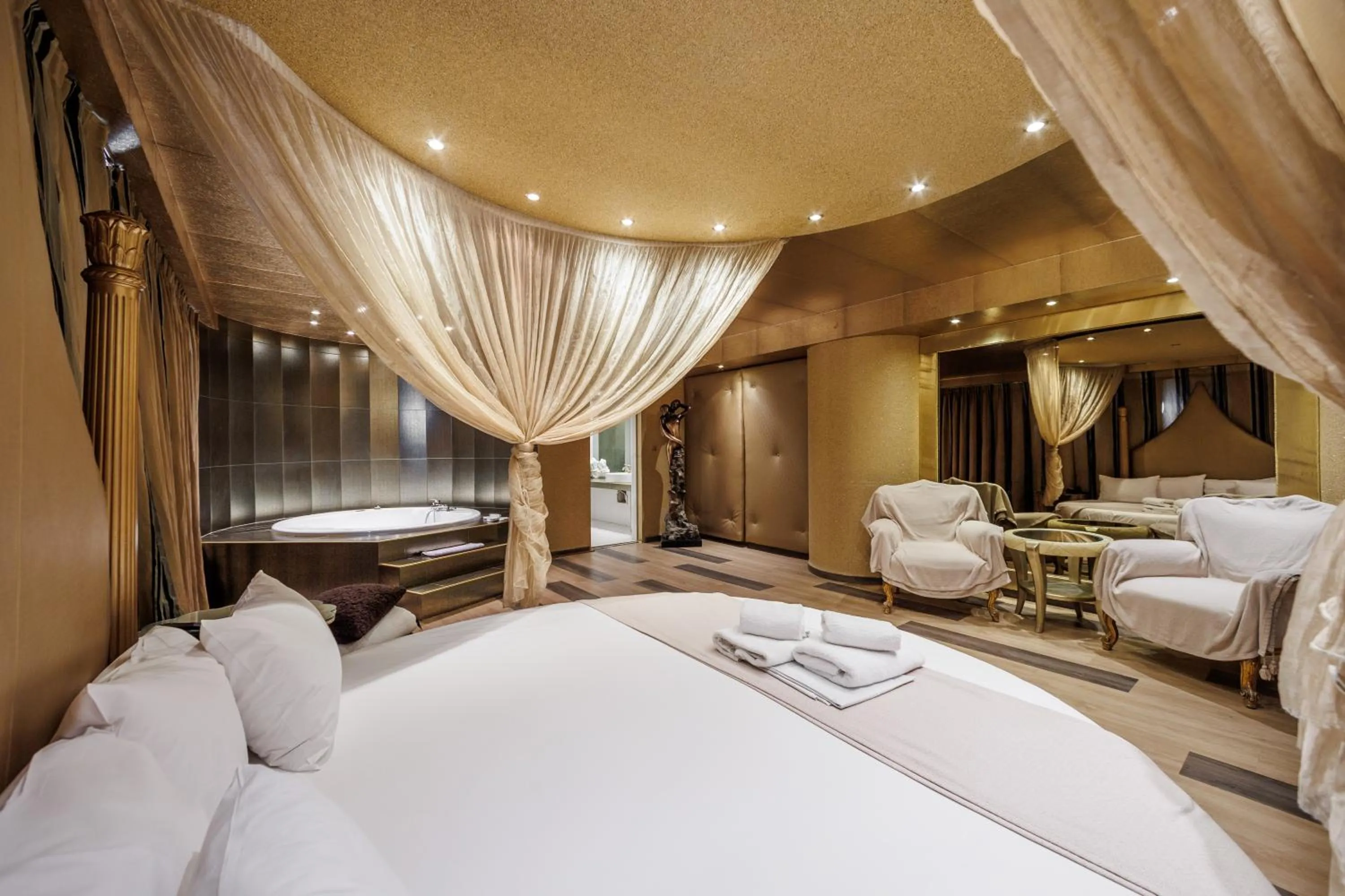 Bedroom, Bed in Aachen