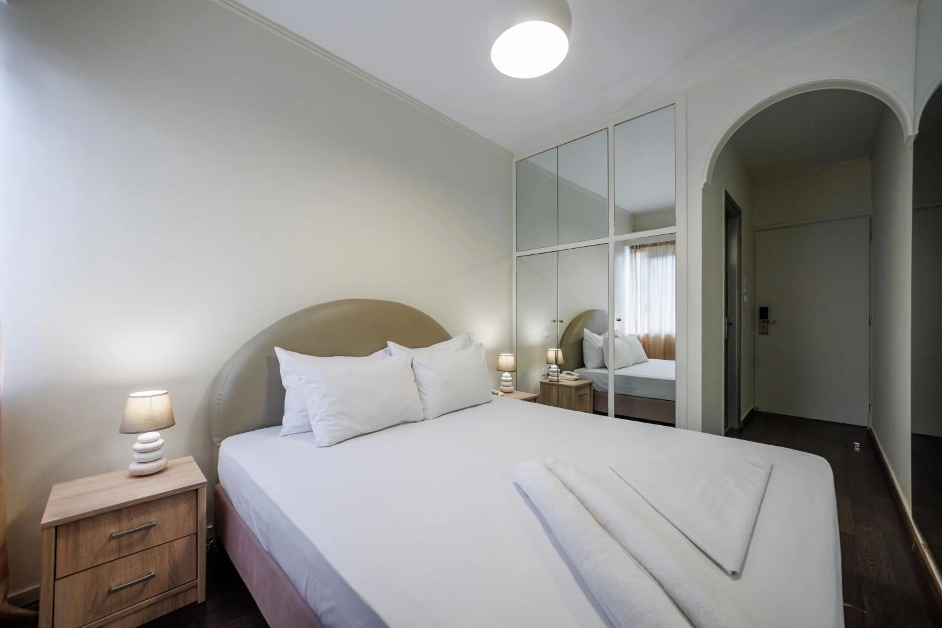 Bedroom, Bed in Ruby Rooms Kifisia