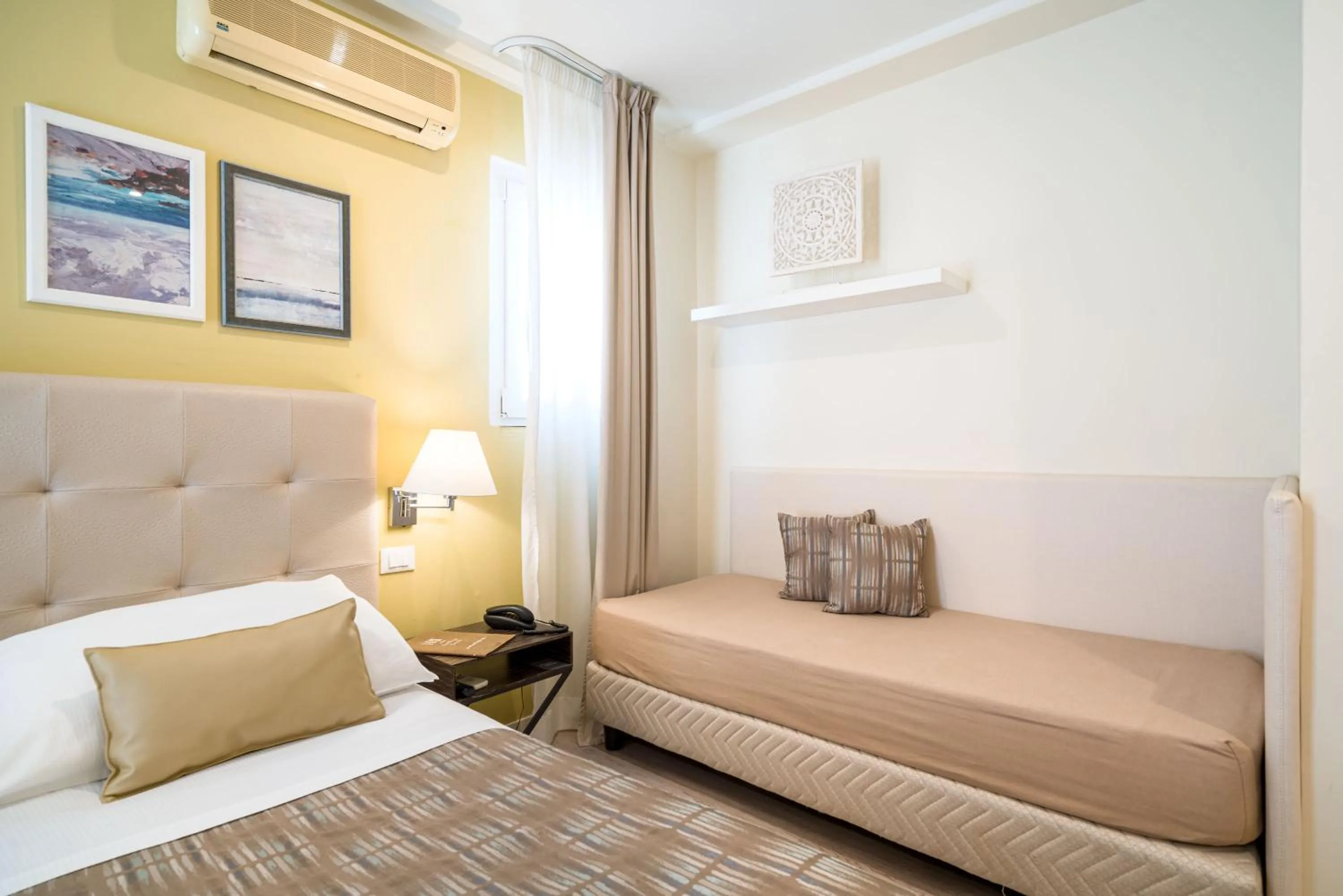 Photo of the whole room, Bed in Hotel Rivage Taormina