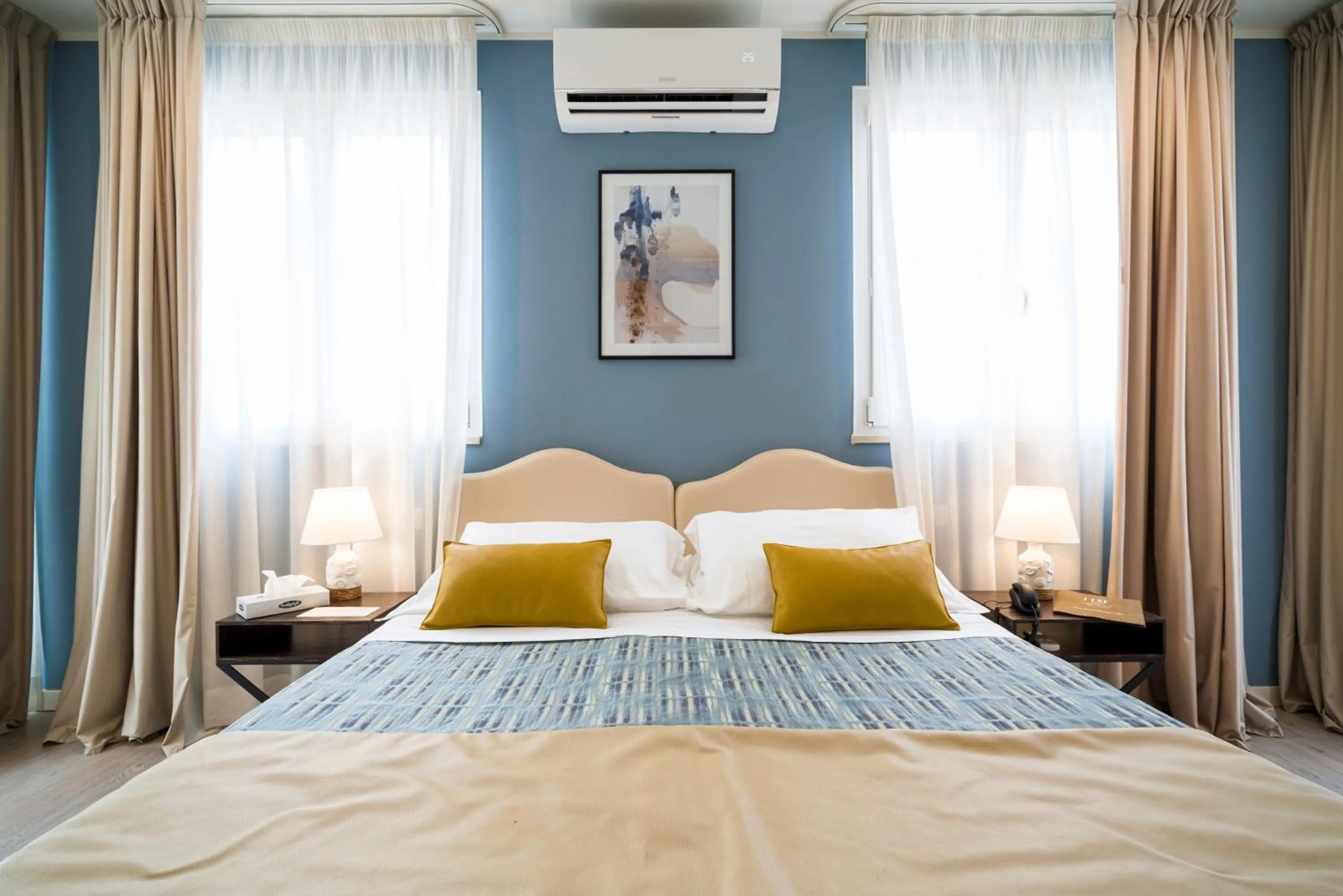 Photo of the whole room, Bed in Hotel Rivage Taormina