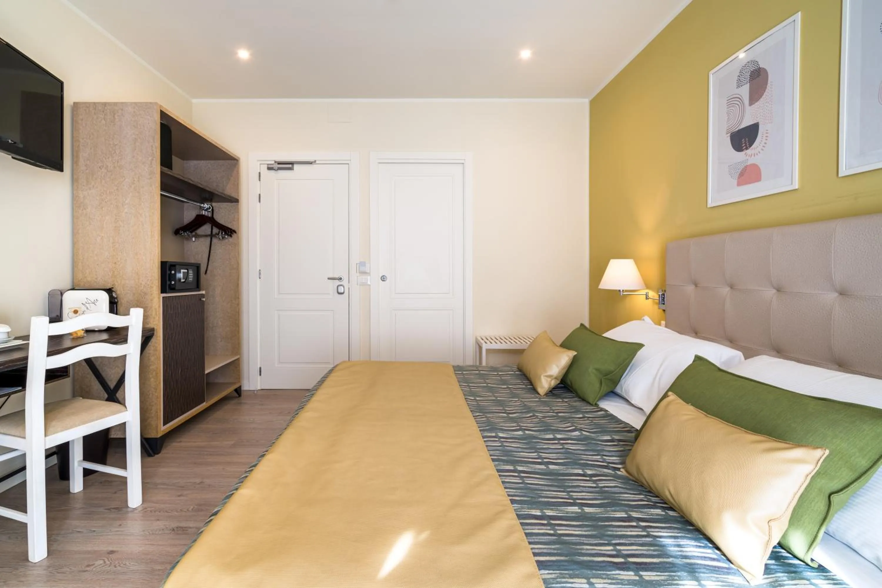 Bedroom, Bed in Hotel Rivage Taormina