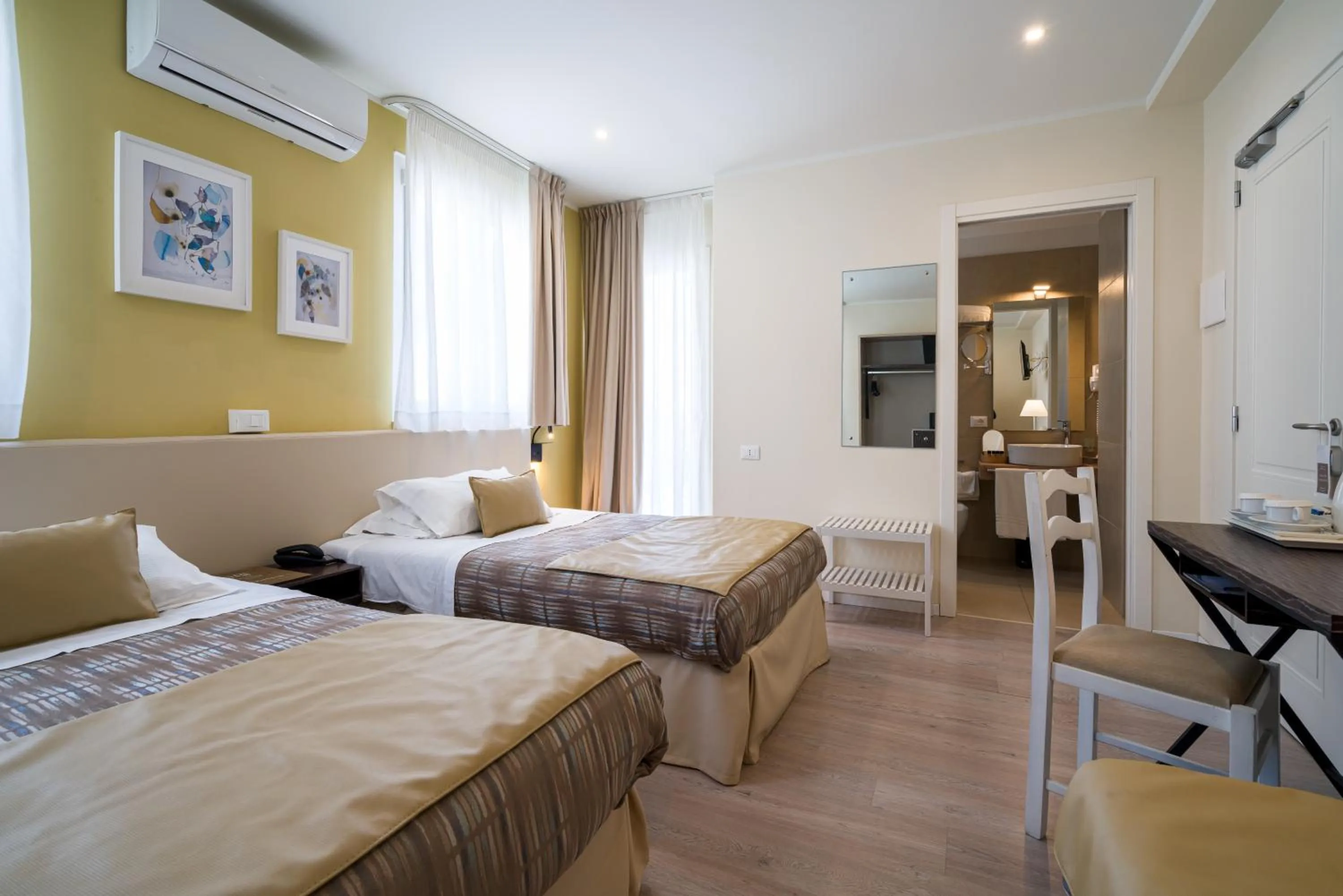 Photo of the whole room, Bed in Hotel Rivage Taormina