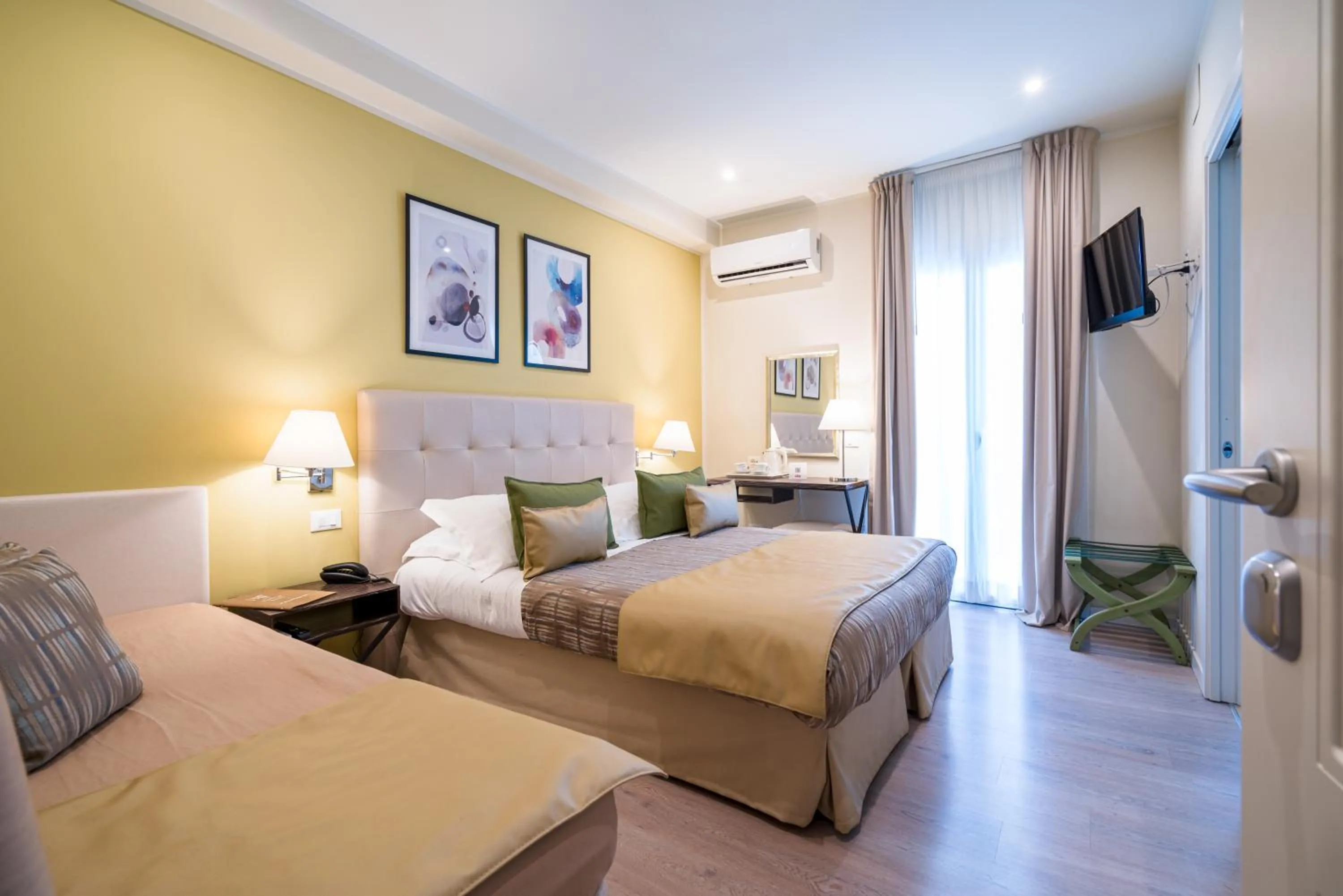 Photo of the whole room, Bed in Hotel Rivage Taormina