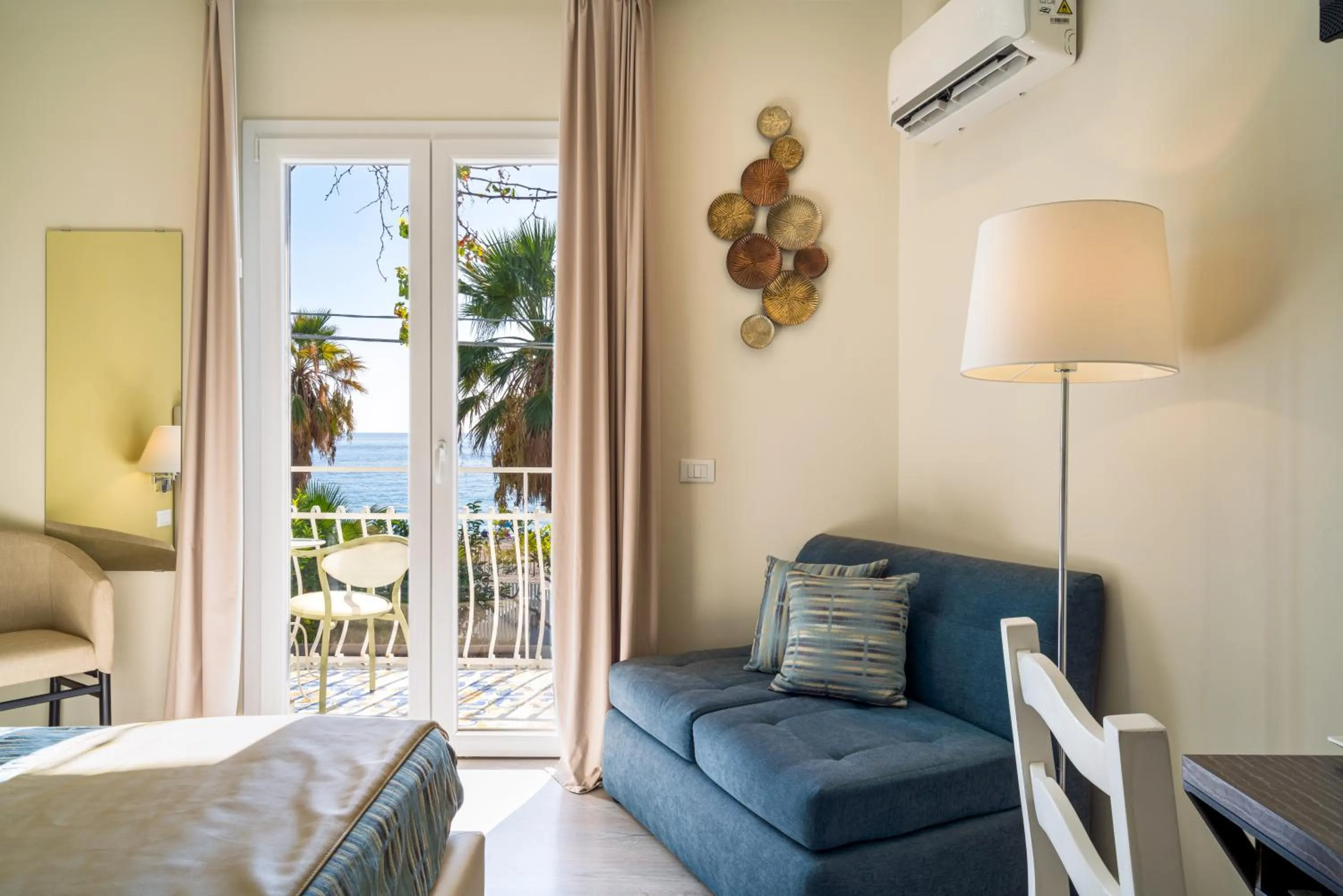 Bedroom, Bed in Hotel Rivage Taormina