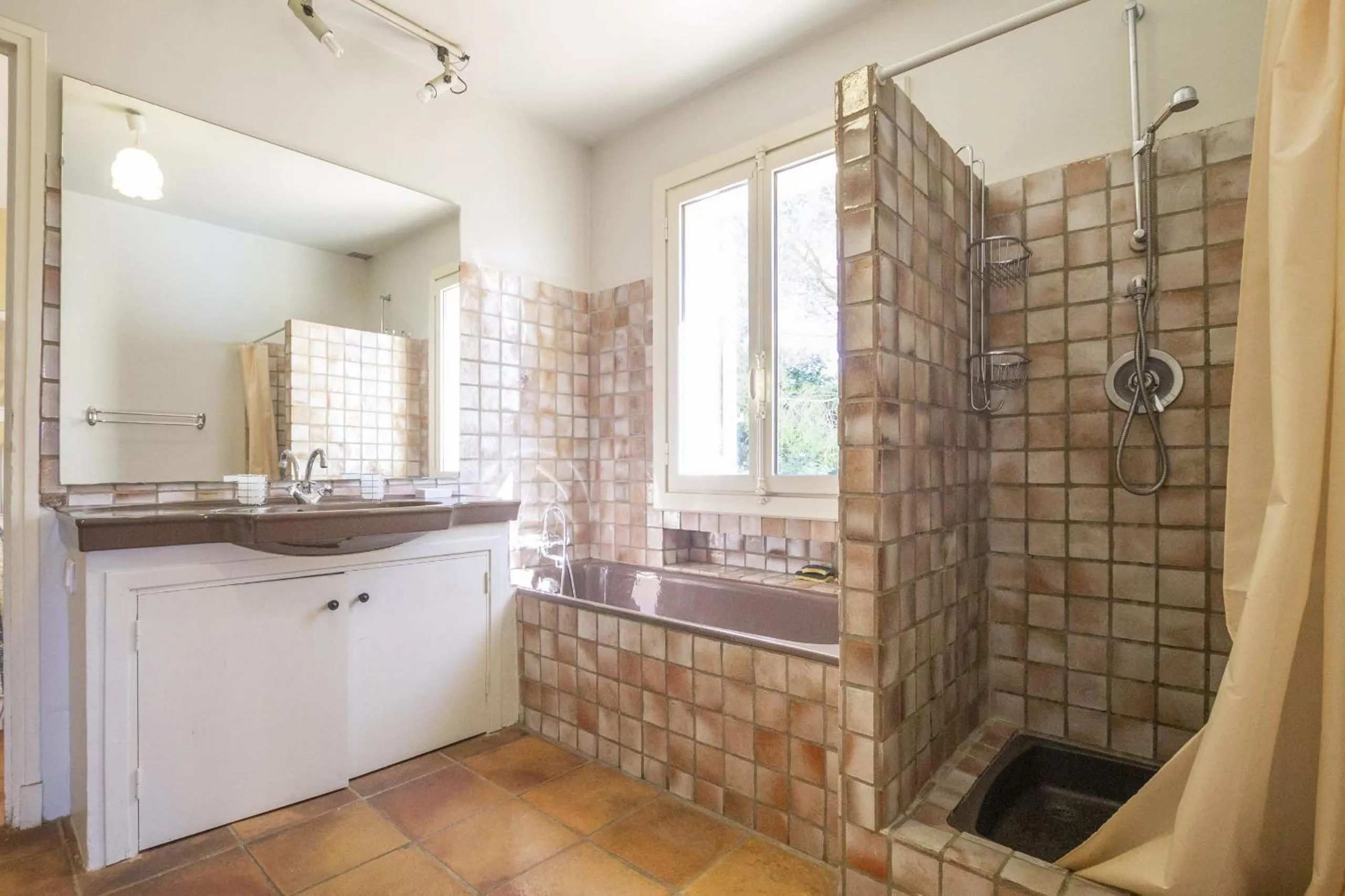 Bathroom in Mouramour