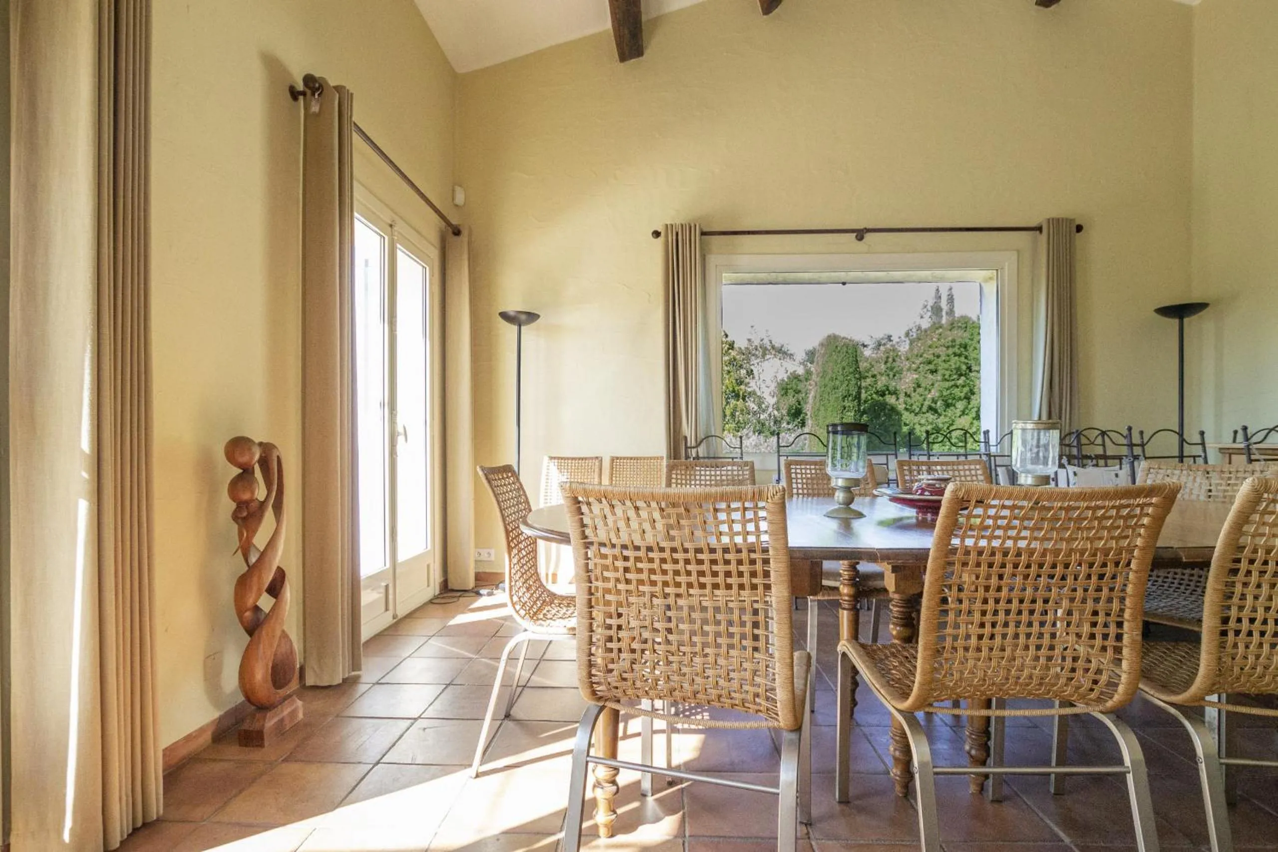 Dining area in Mouramour