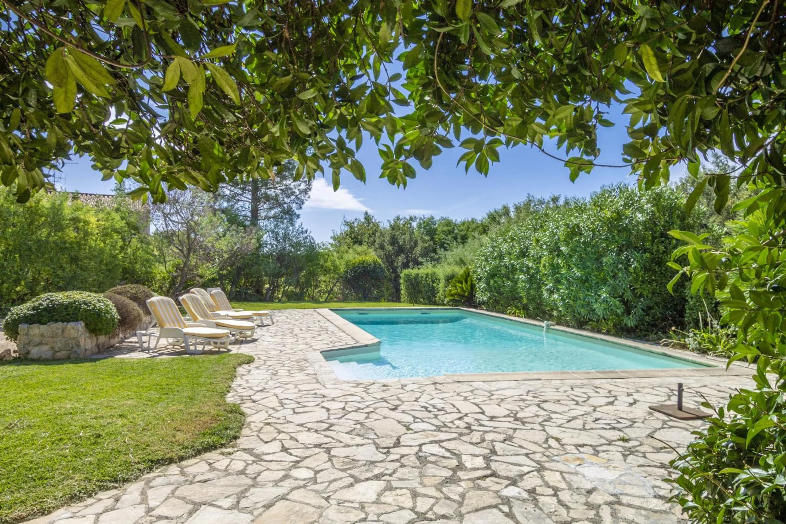 Swimming pool in Mouramour