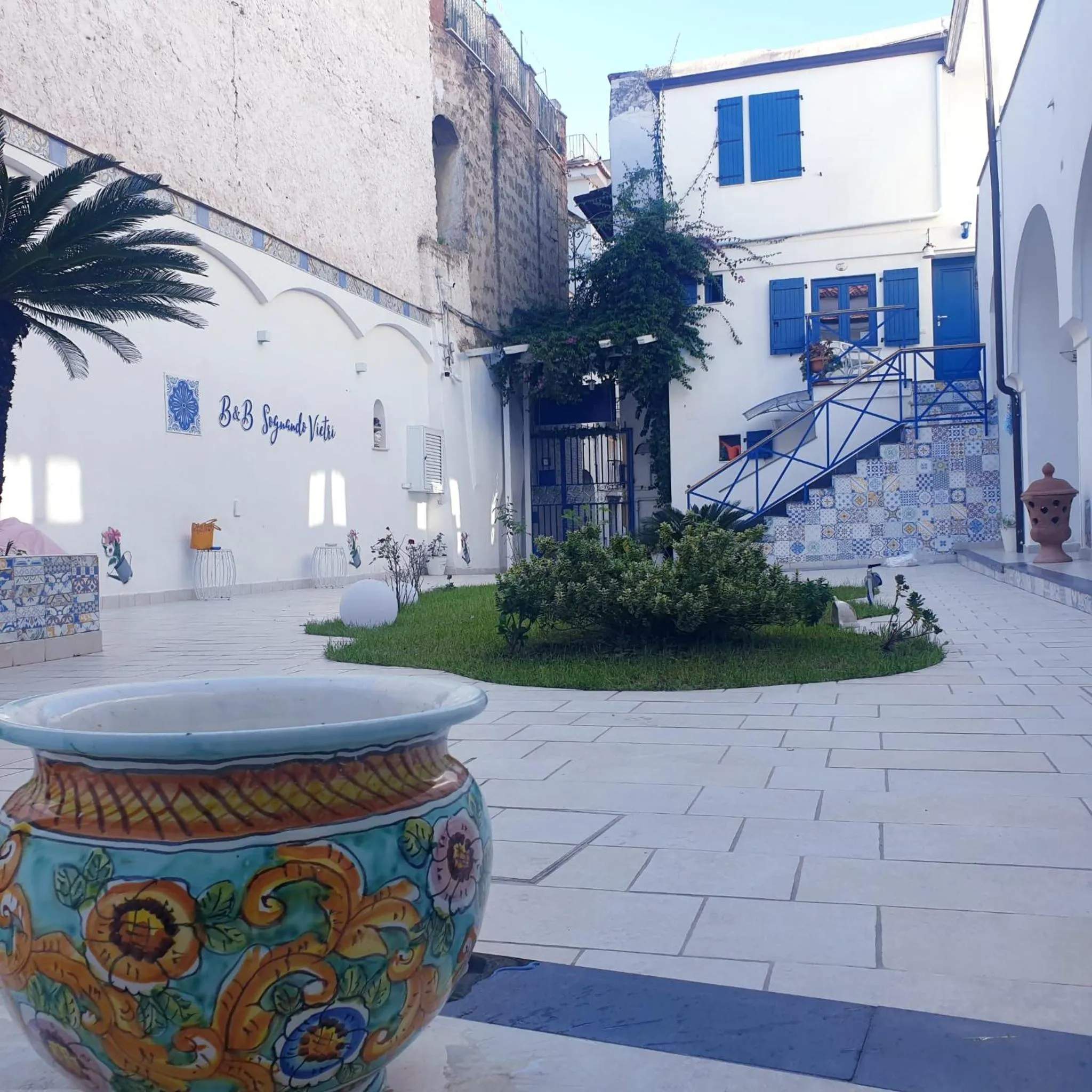 Inner courtyard view in B&B SOGNANDO VIETRI e SPA ESCLUSIVA