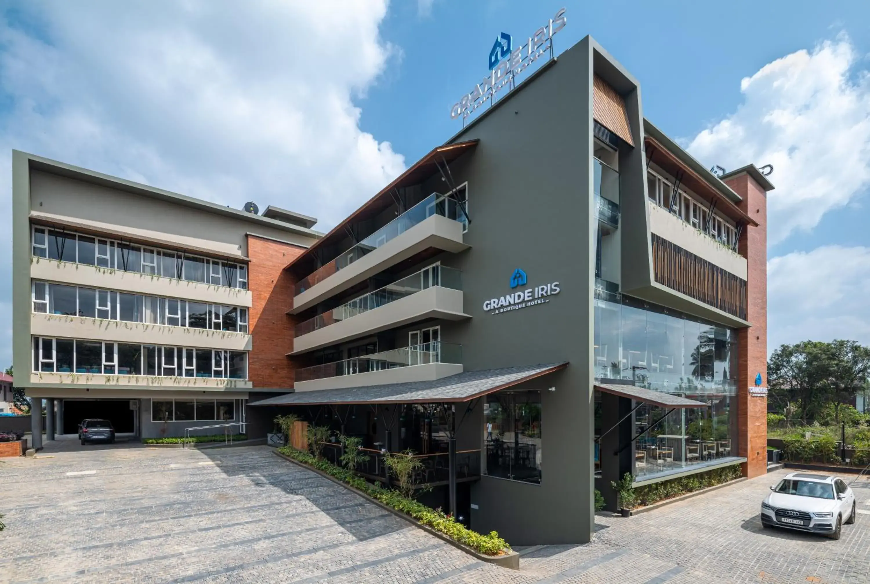 Property building in GRANDE IRIS Property building in GRANDE IRIS