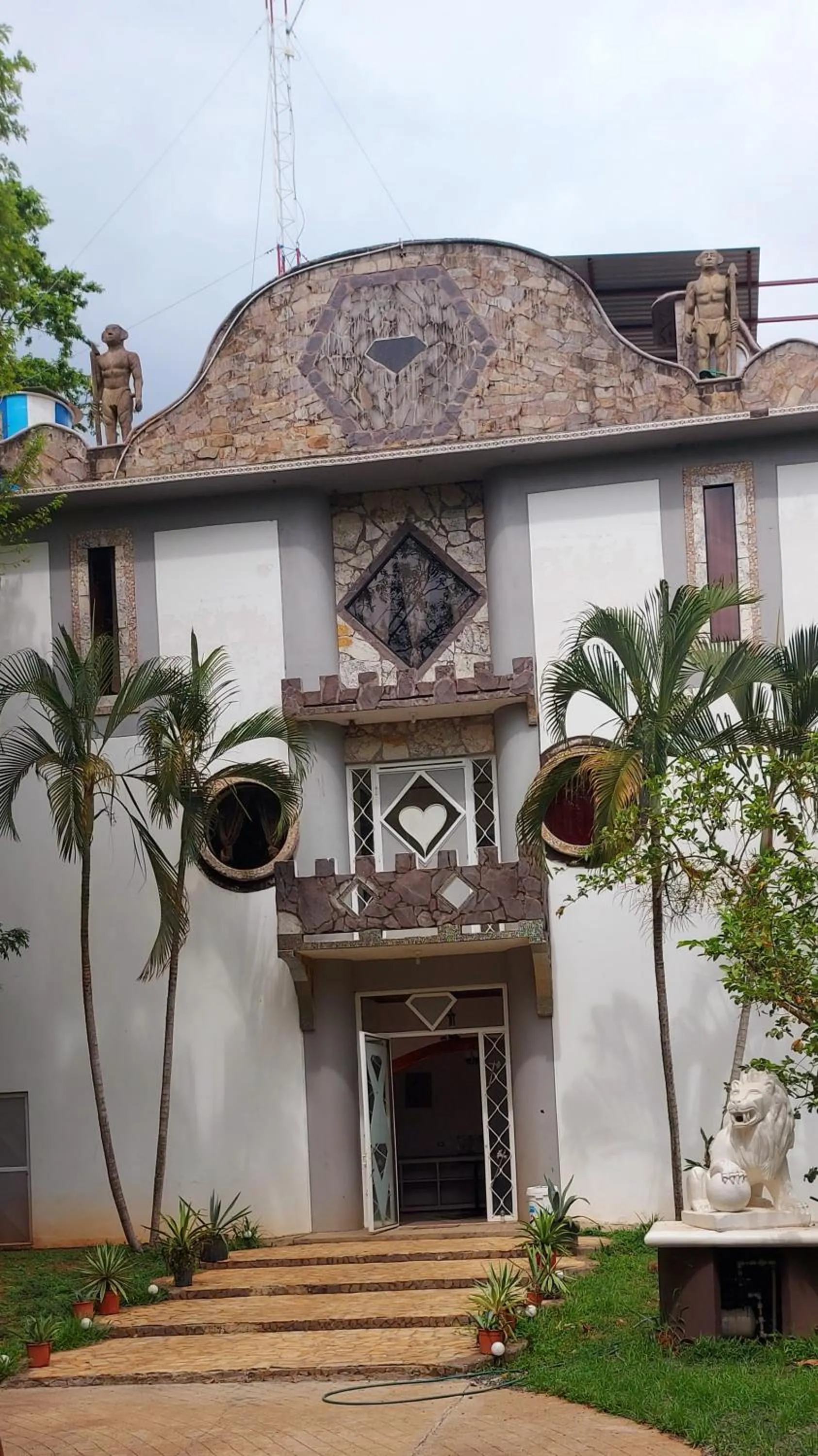 Facade/entrance in El Castillo Monte Campana