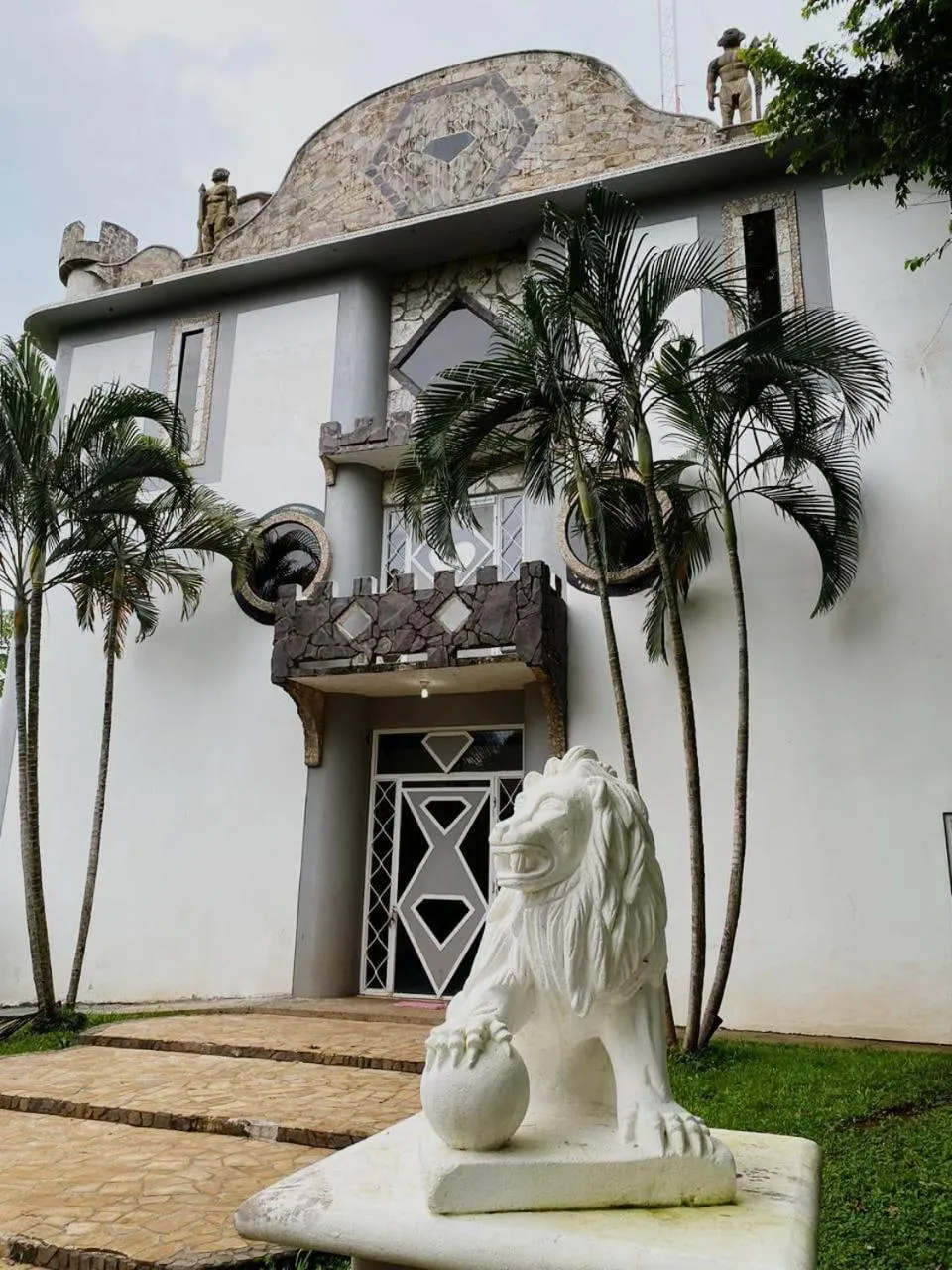 Facade/entrance in El Castillo Monte Campana