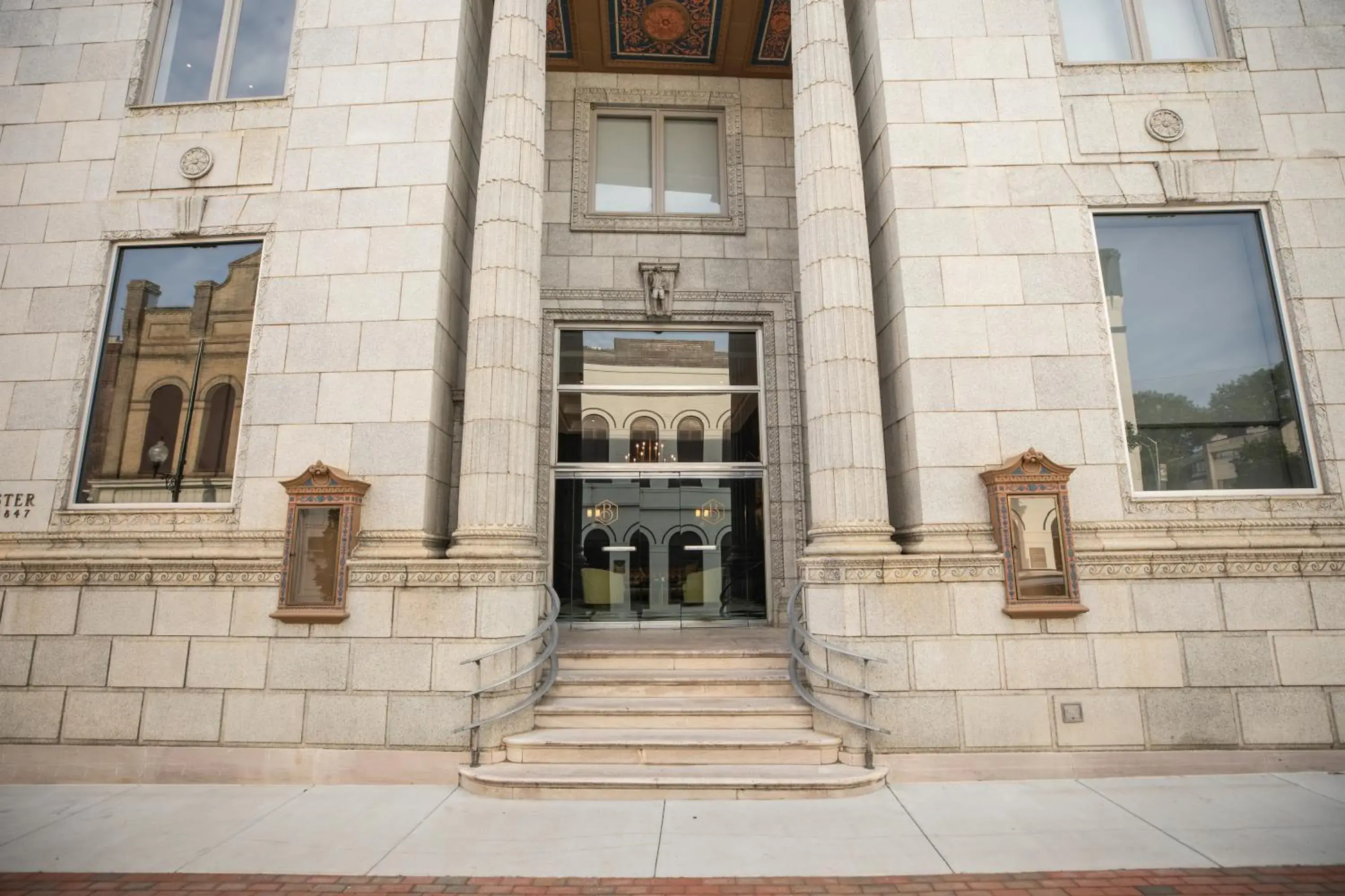 Property building in The Bee Hotel, Danville Property building in The Bee Hotel, Danville