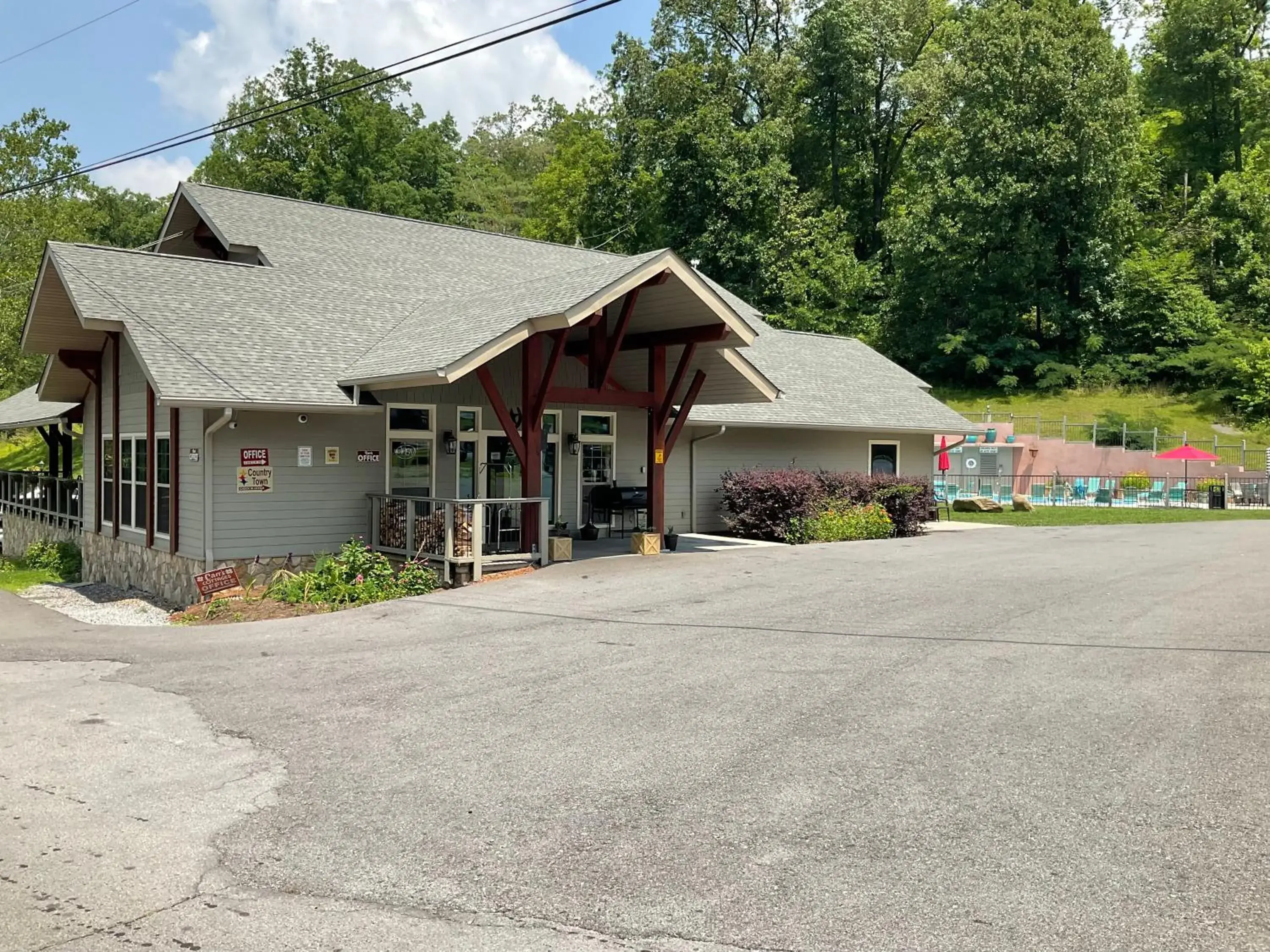 Property building in Carr's Northside Hotel and Cottages Property building in Carr's Northside Hotel and Cottages