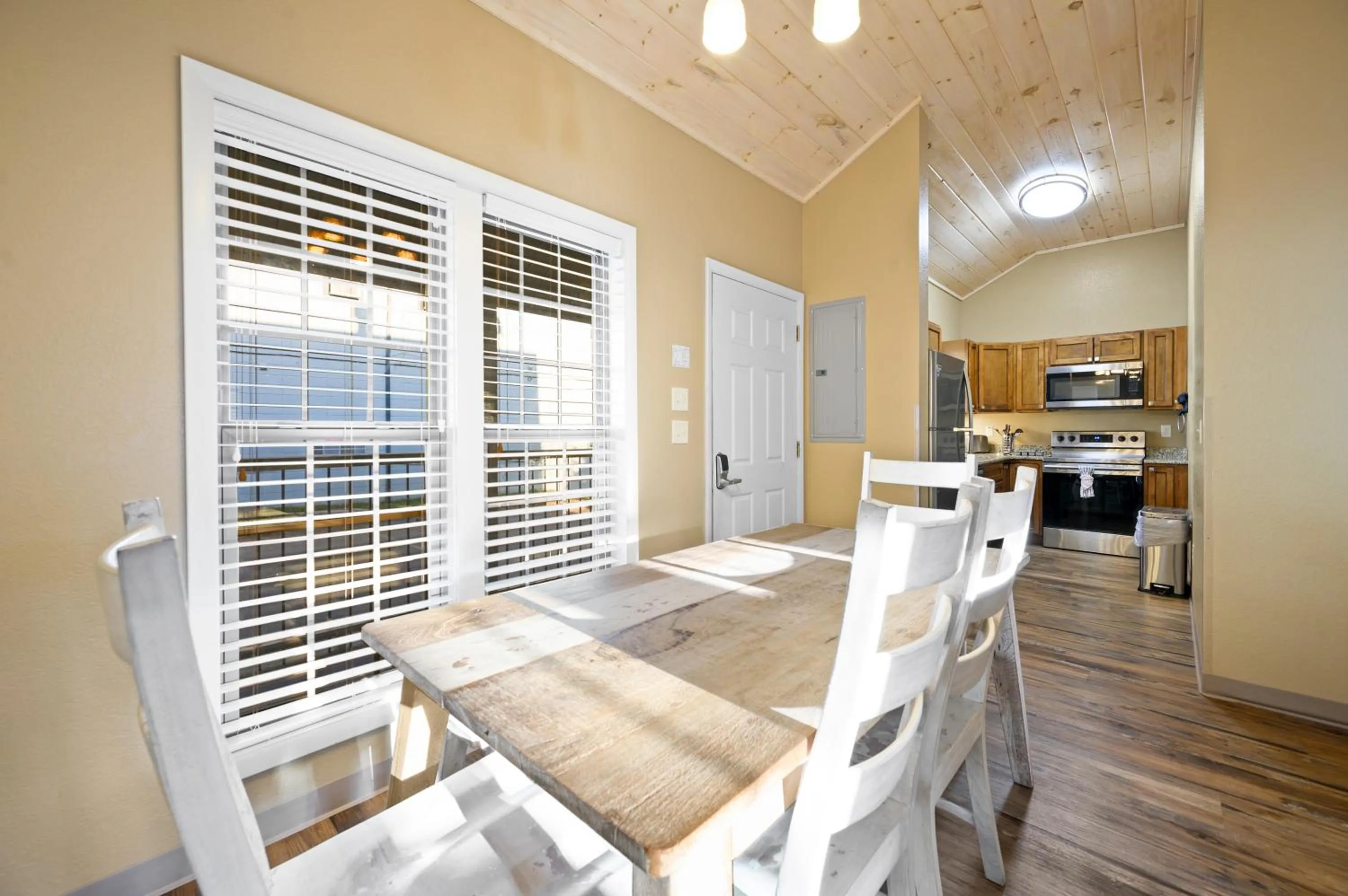 Carr's Northside Hotel and Cottages