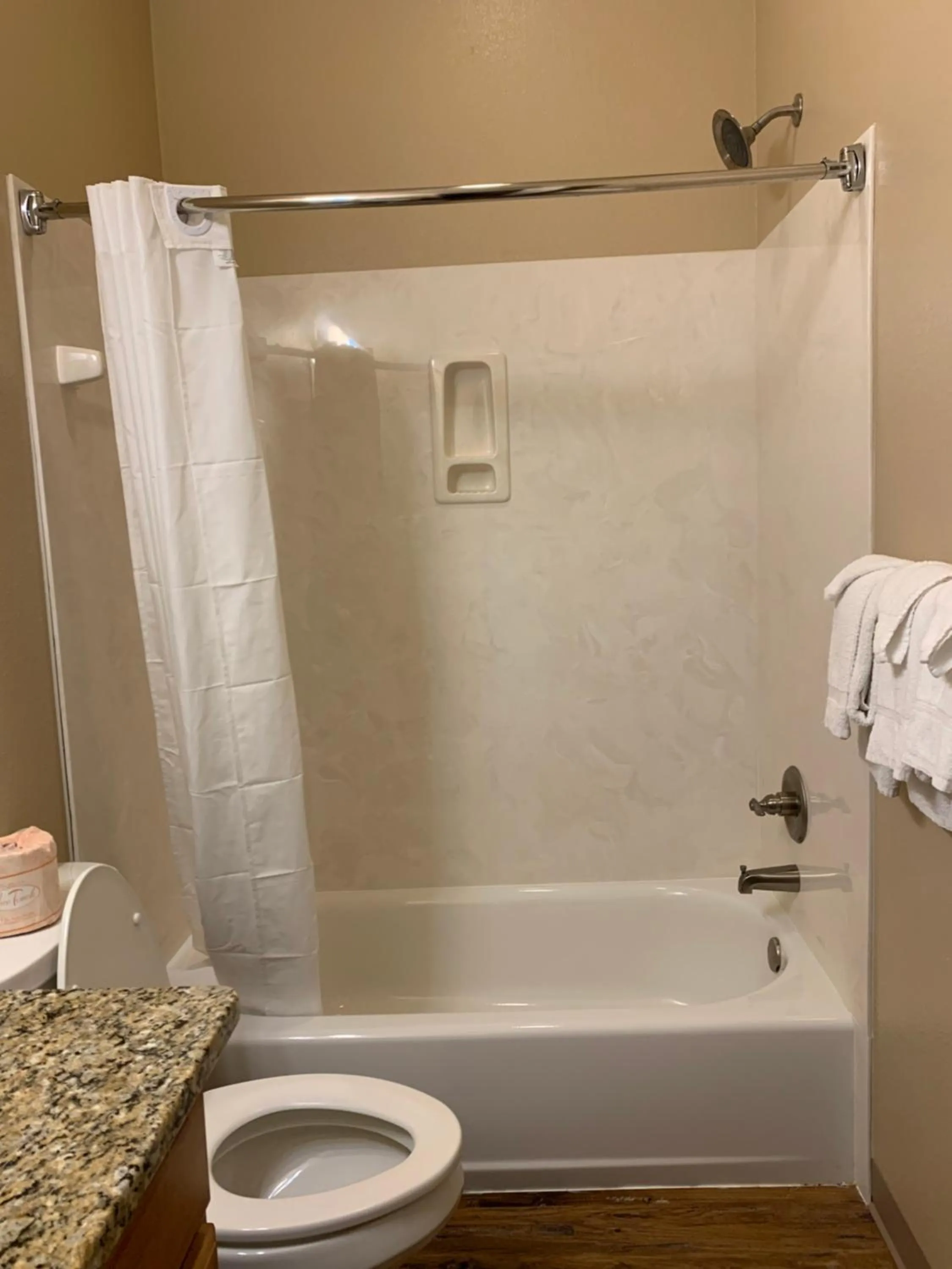 Carr's Northside Hotel and Cottages