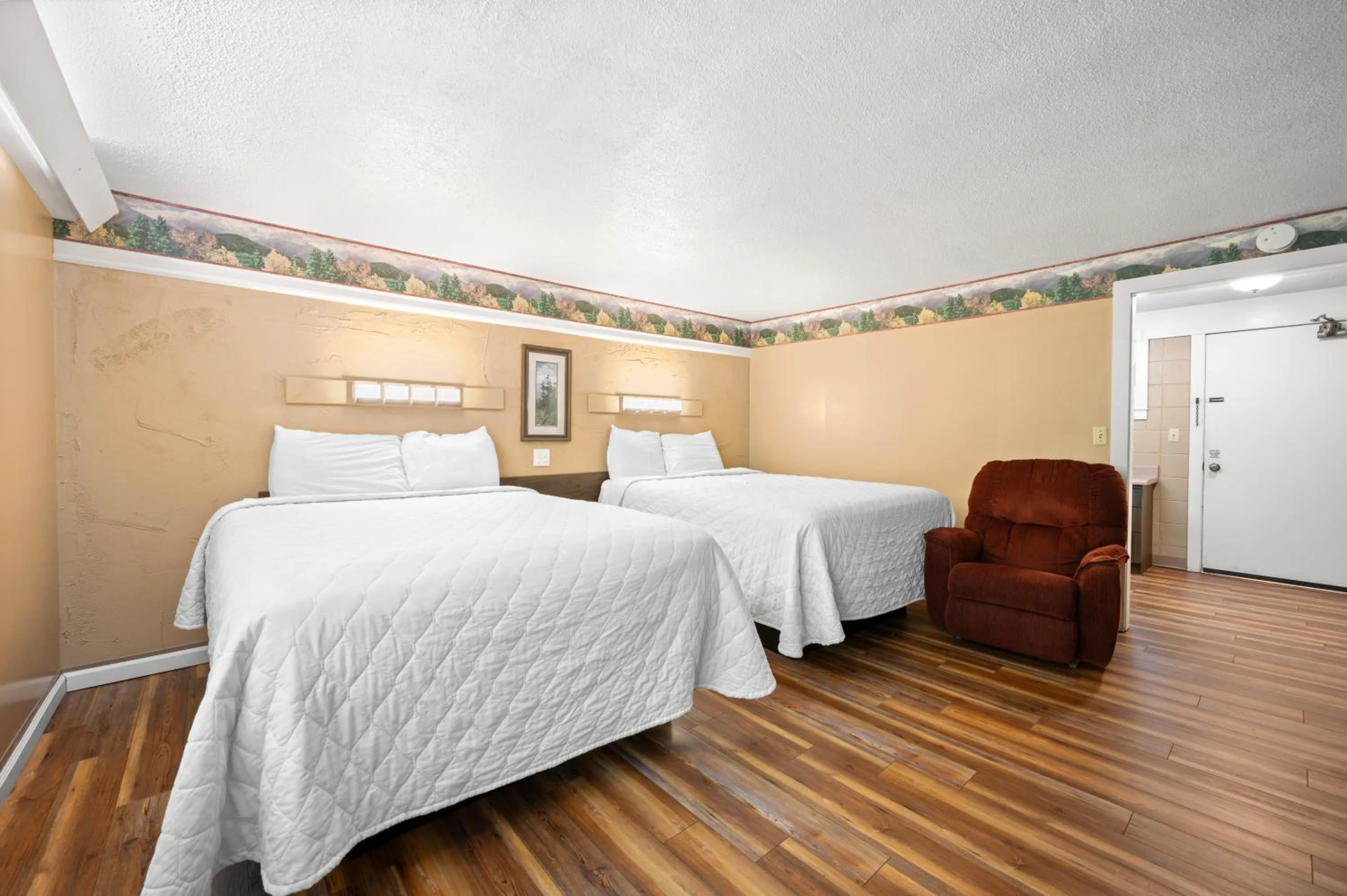 Bed in Carr's Northside Hotel and Cottages