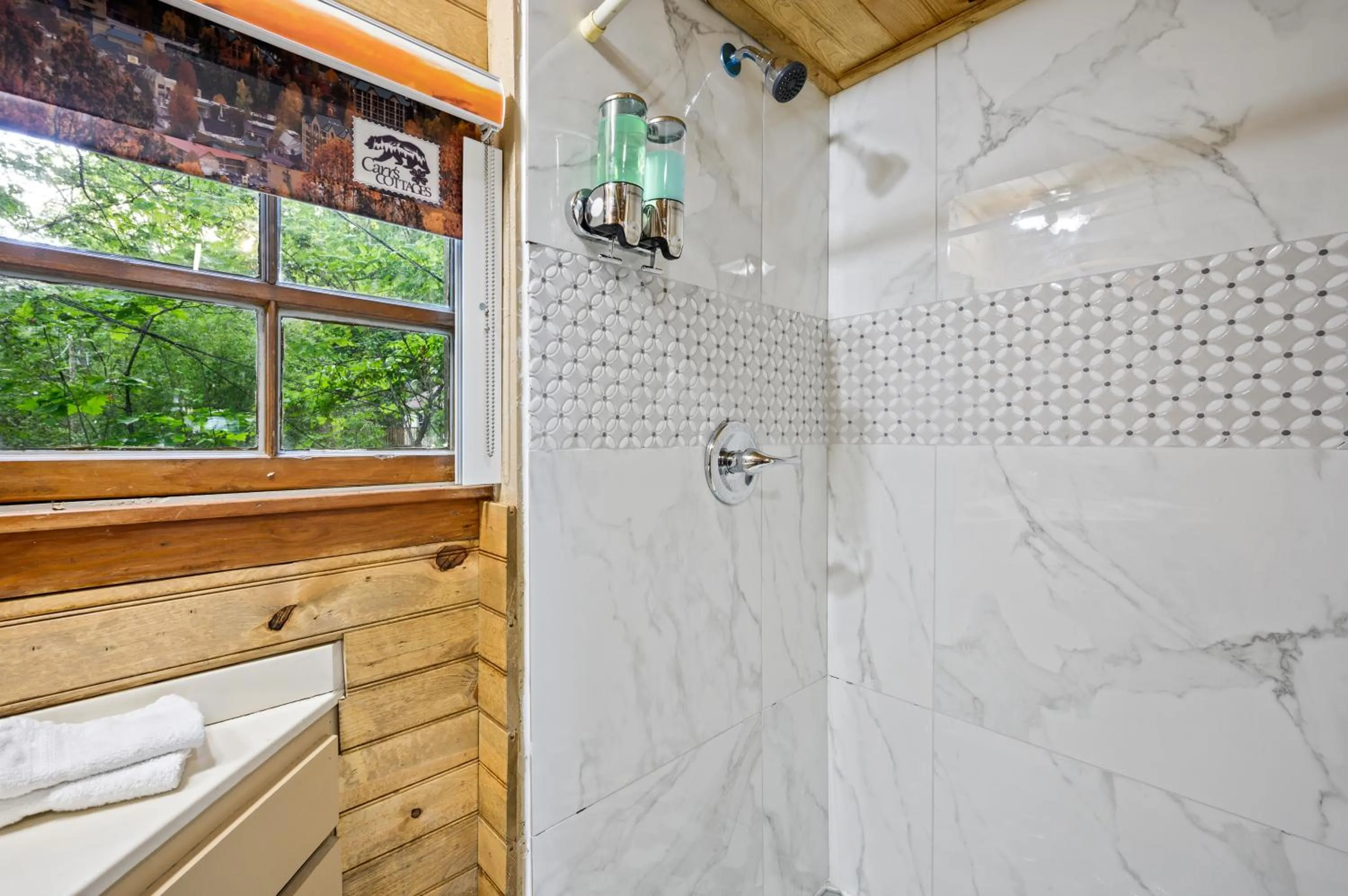 Carr's Northside Hotel and Cottages