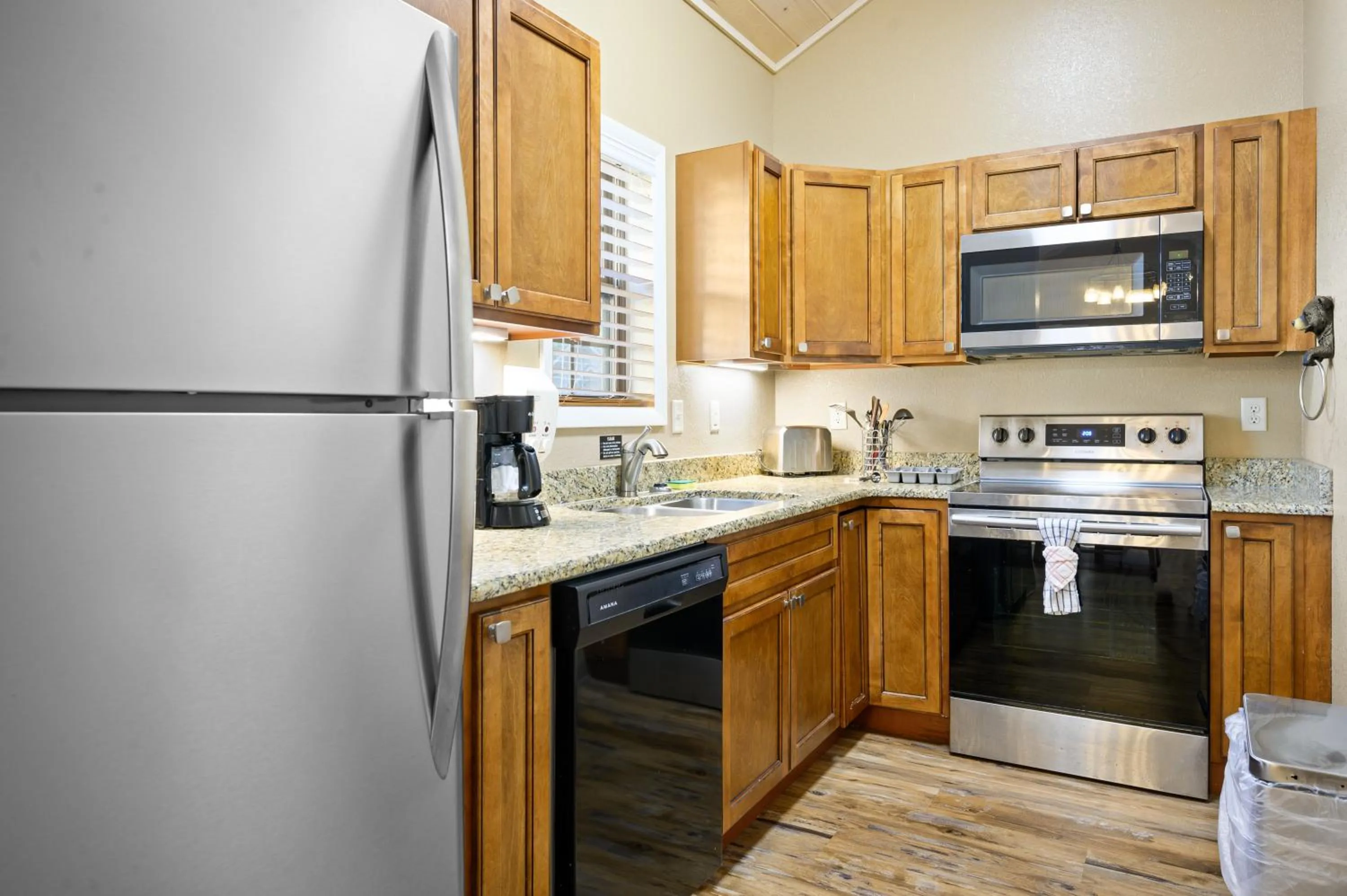 Carr's Northside Hotel and Cottages