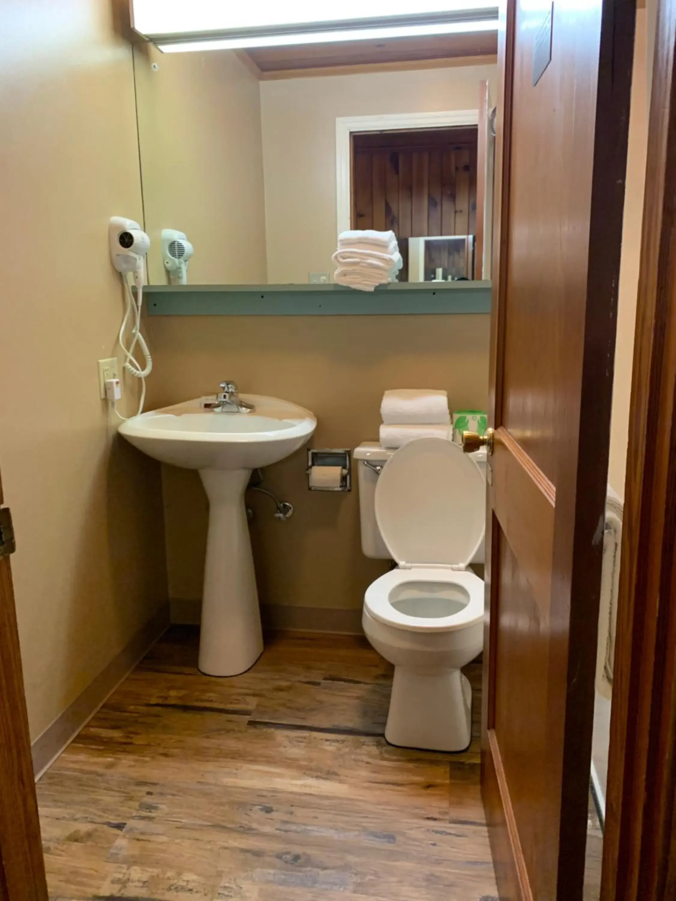 Family Suite with Balcony in Carr's Northside Hotel and Cottages Family Suite with Balcony in Carr's Northside Hotel and Cottages