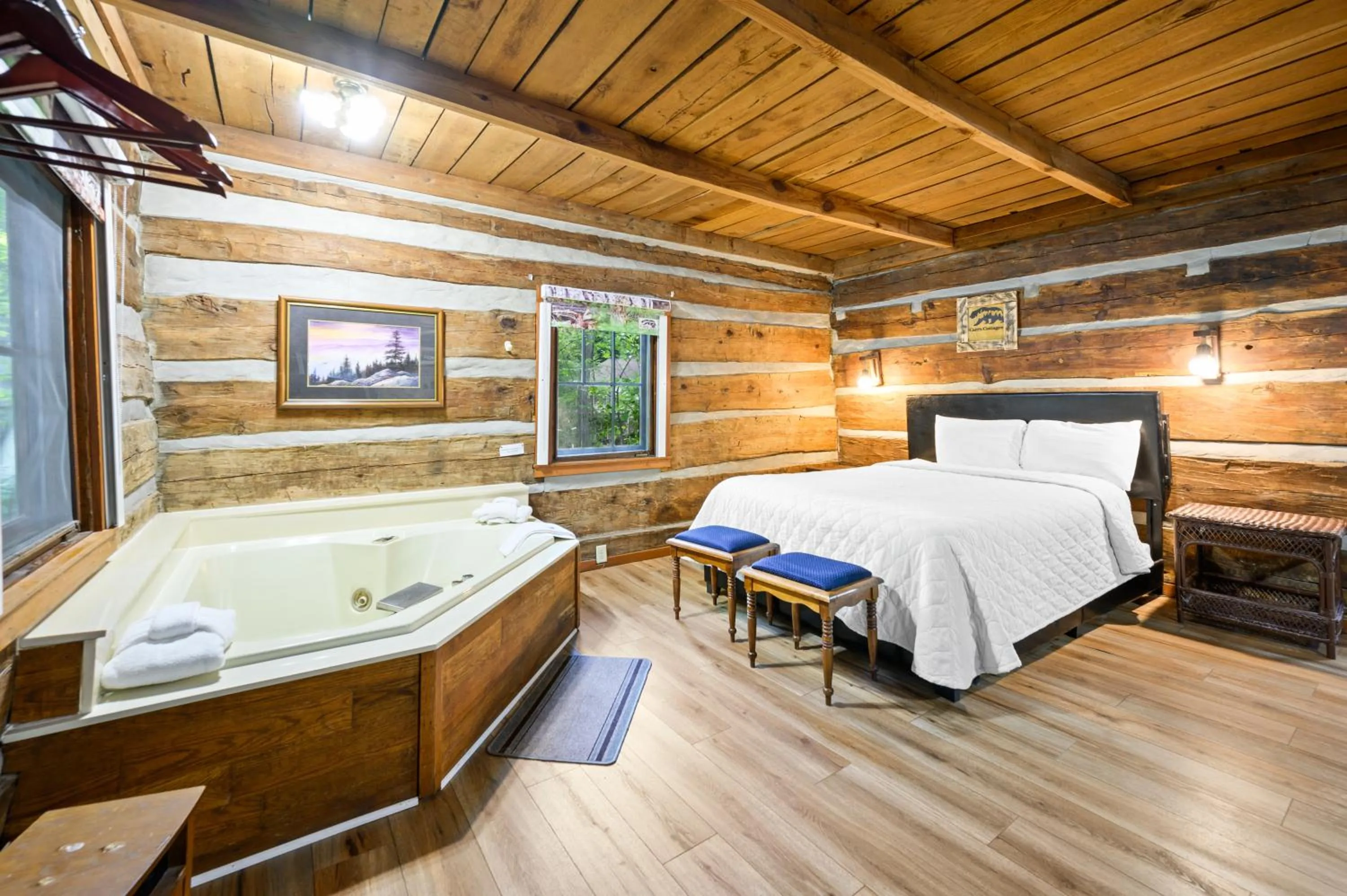 Bed in Carr's Northside Hotel and Cottages