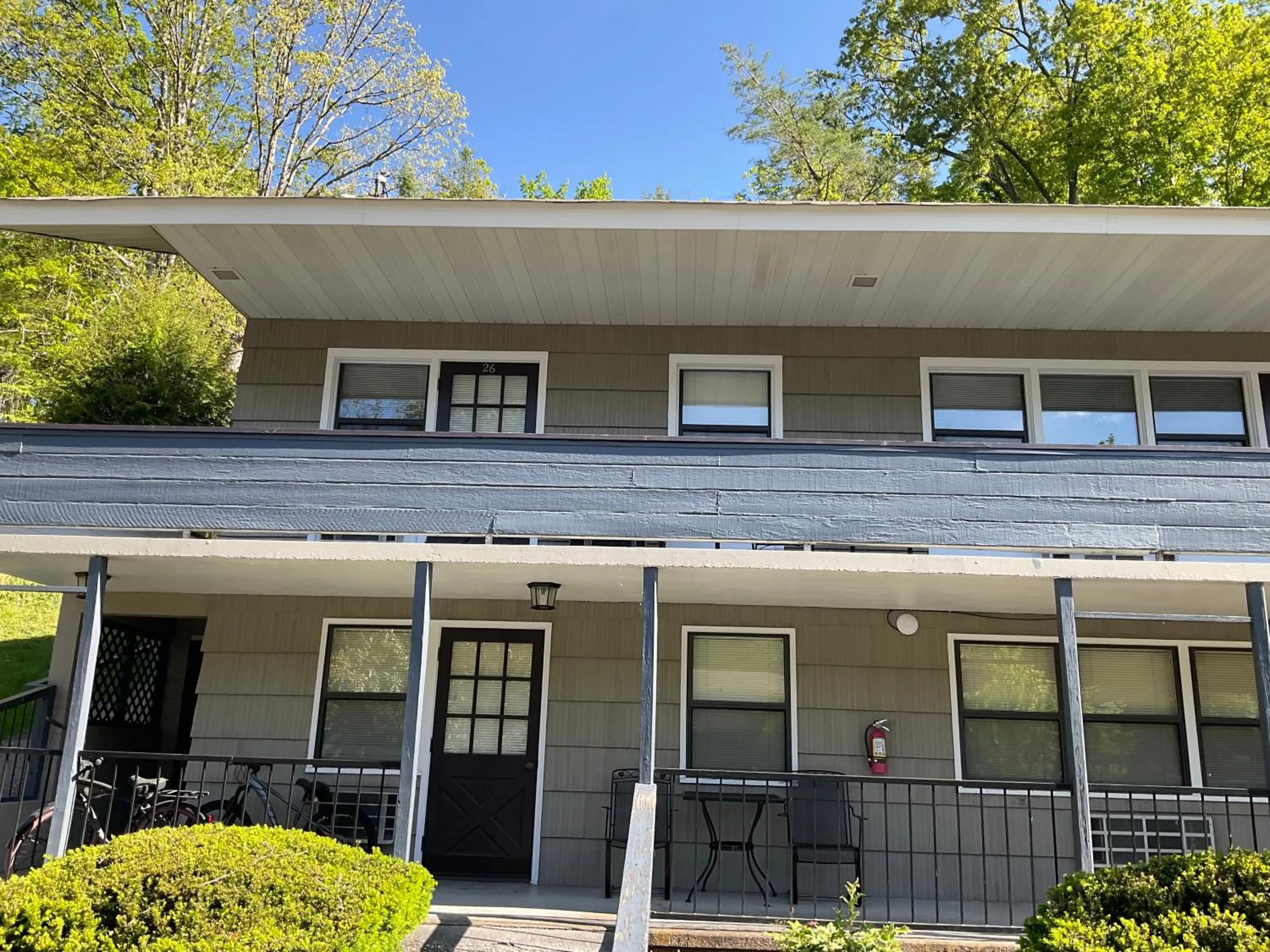 Carr's Northside Hotel and Cottages