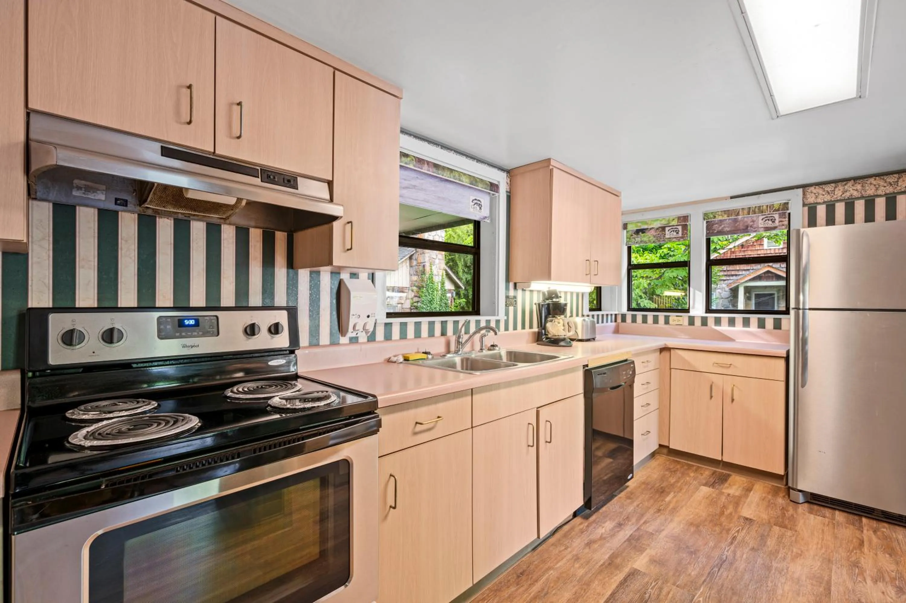 Carr's Northside Hotel and Cottages