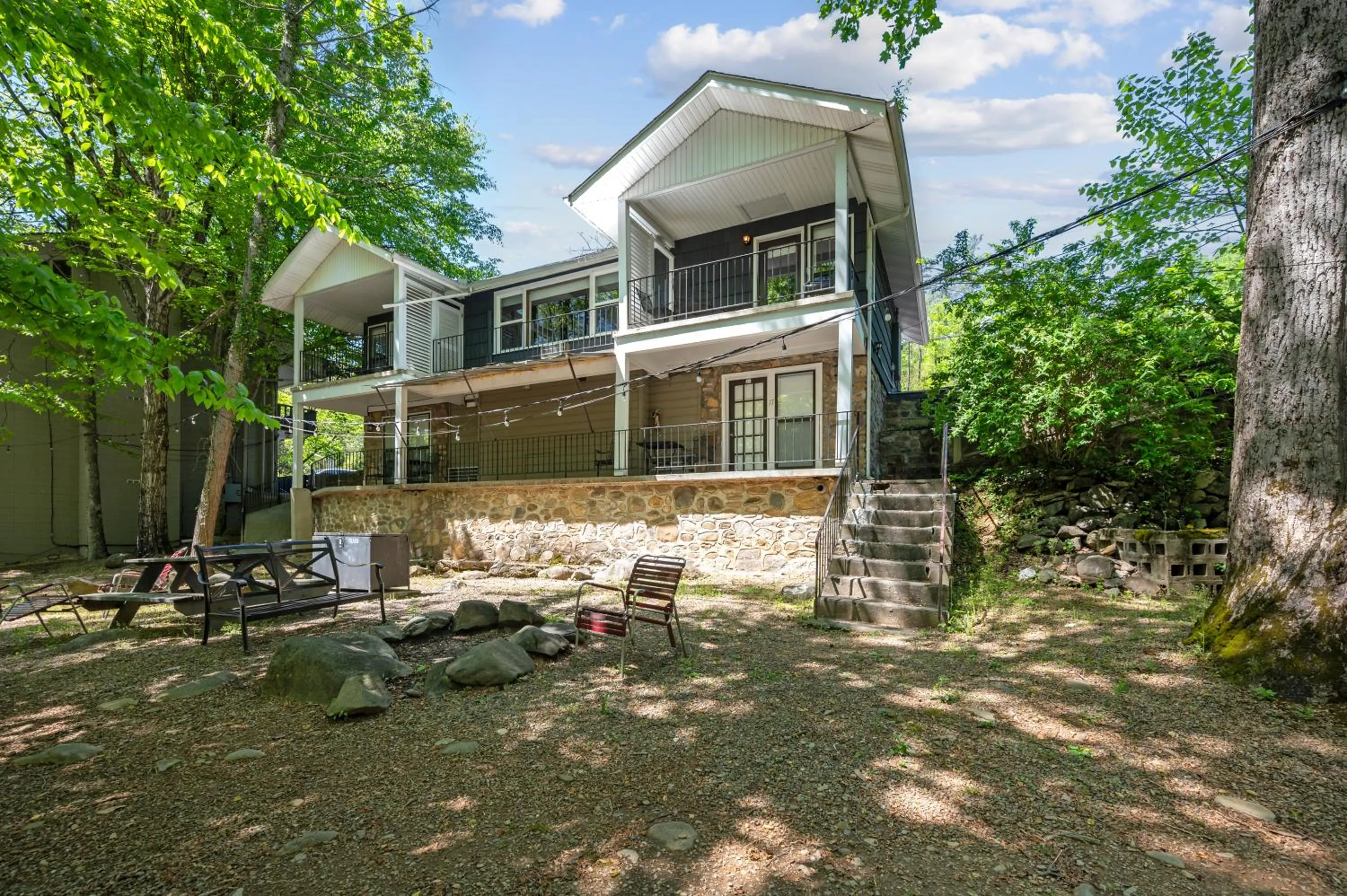 Carr's Northside Hotel and Cottages