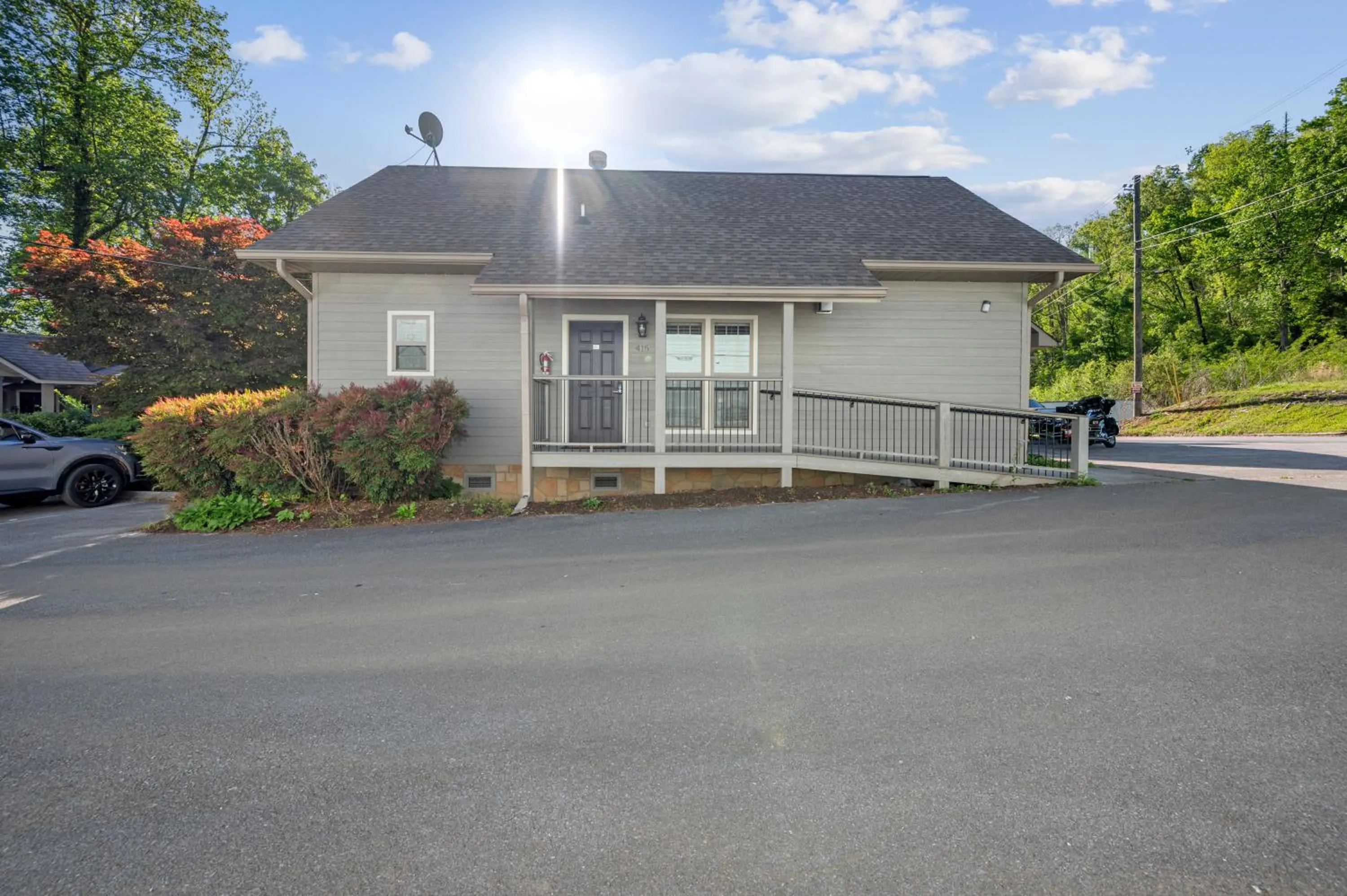 Carr's Northside Hotel and Cottages