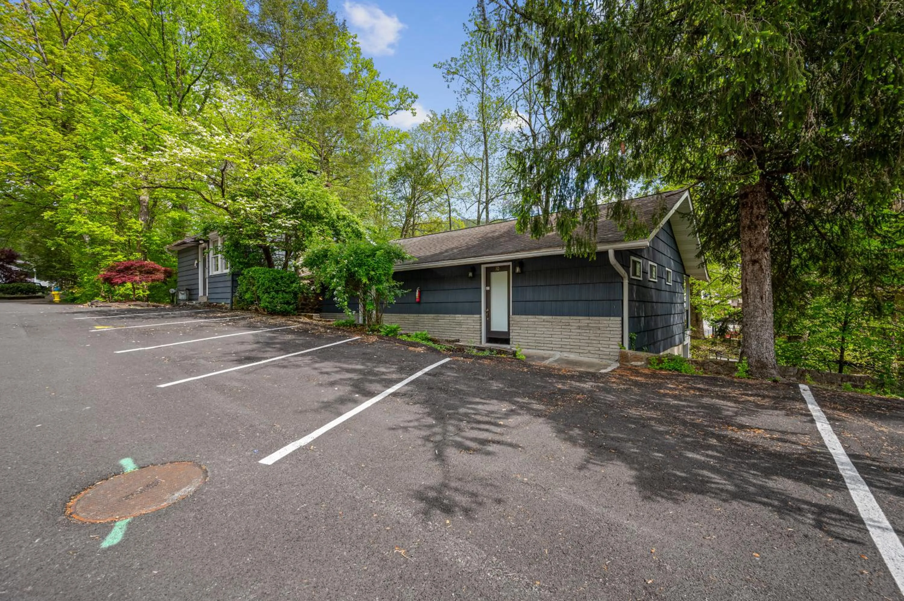 Carr's Northside Hotel and Cottages