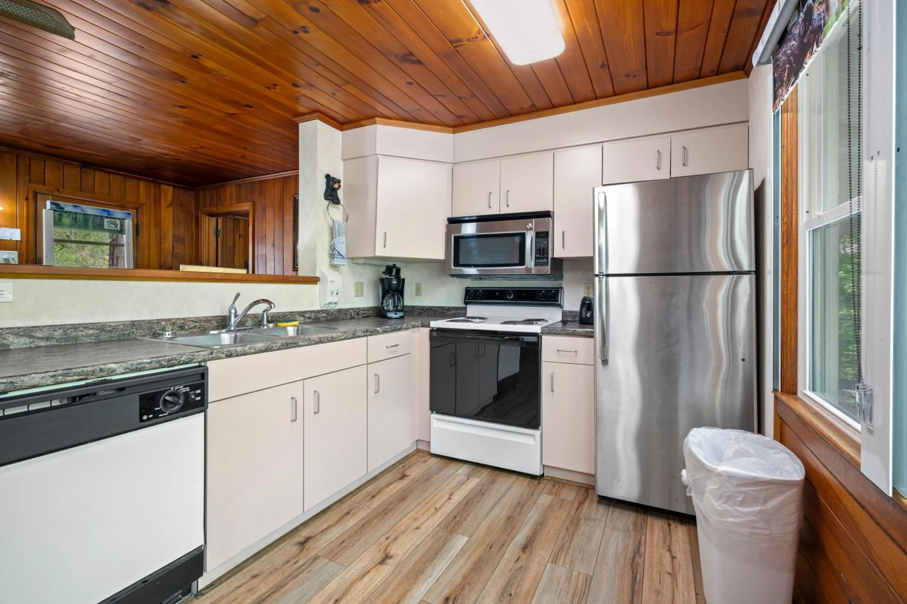 Carr's Northside Hotel and Cottages