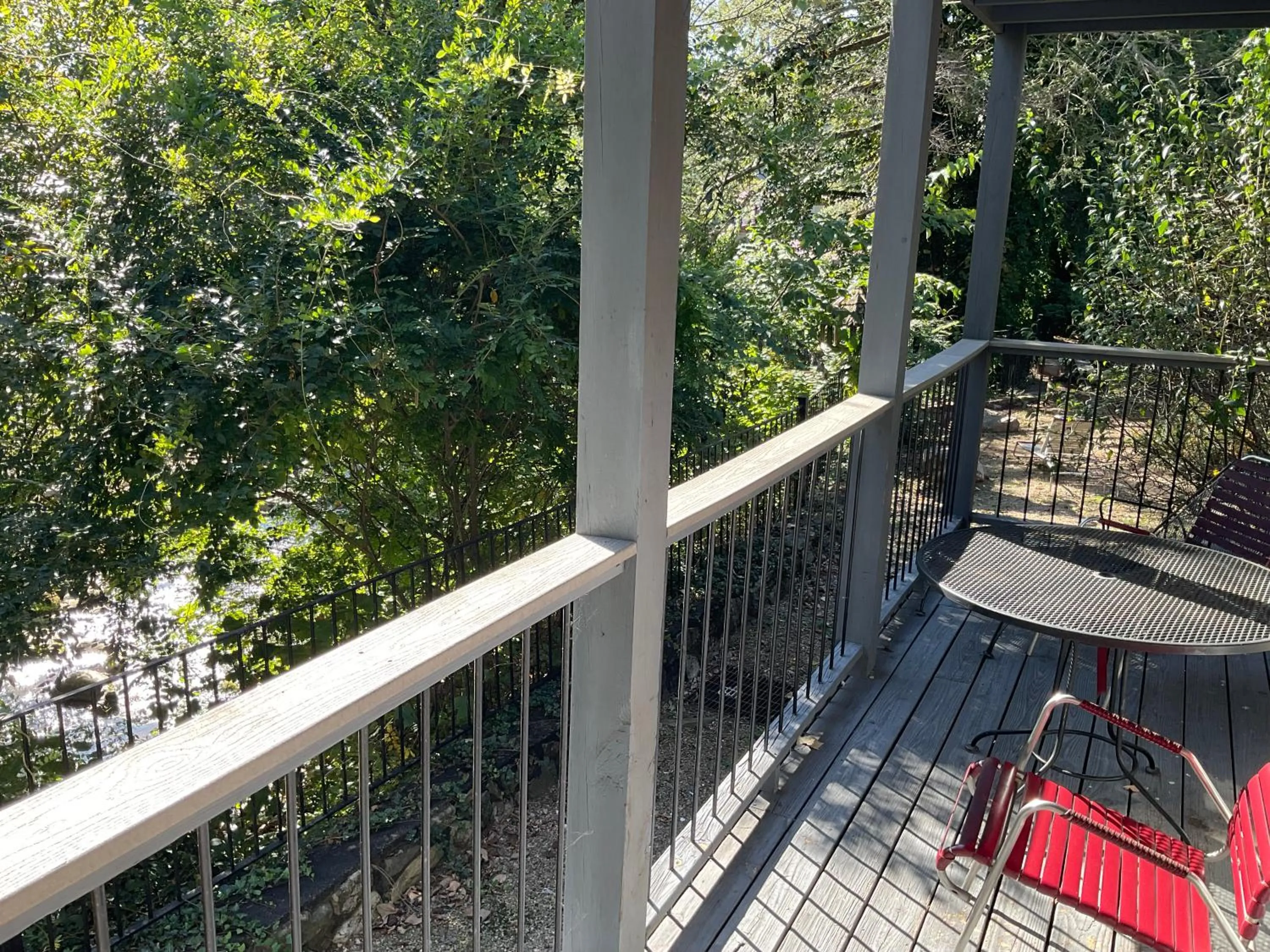 Carr's Northside Hotel and Cottages