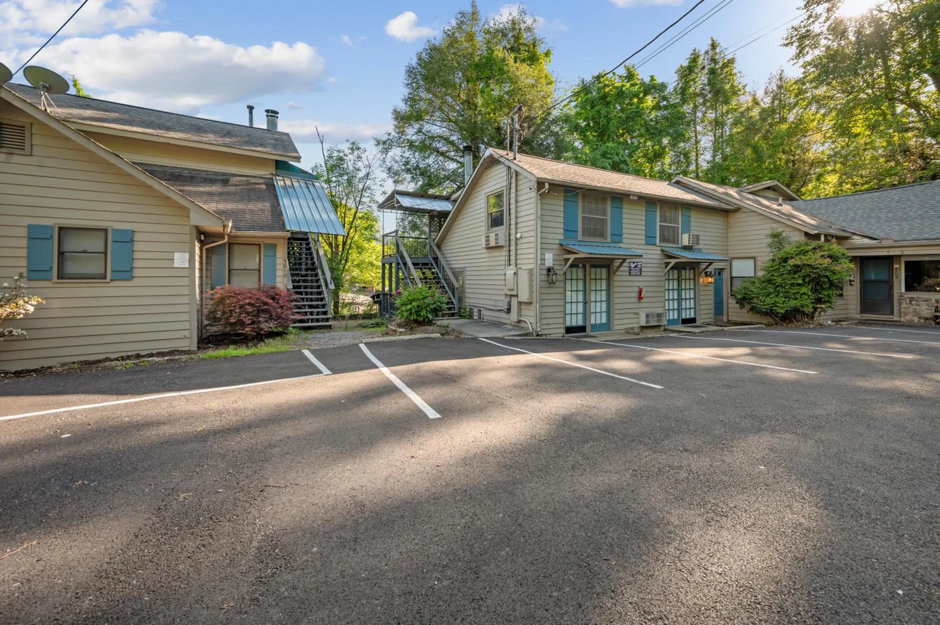 Carr's Northside Hotel and Cottages