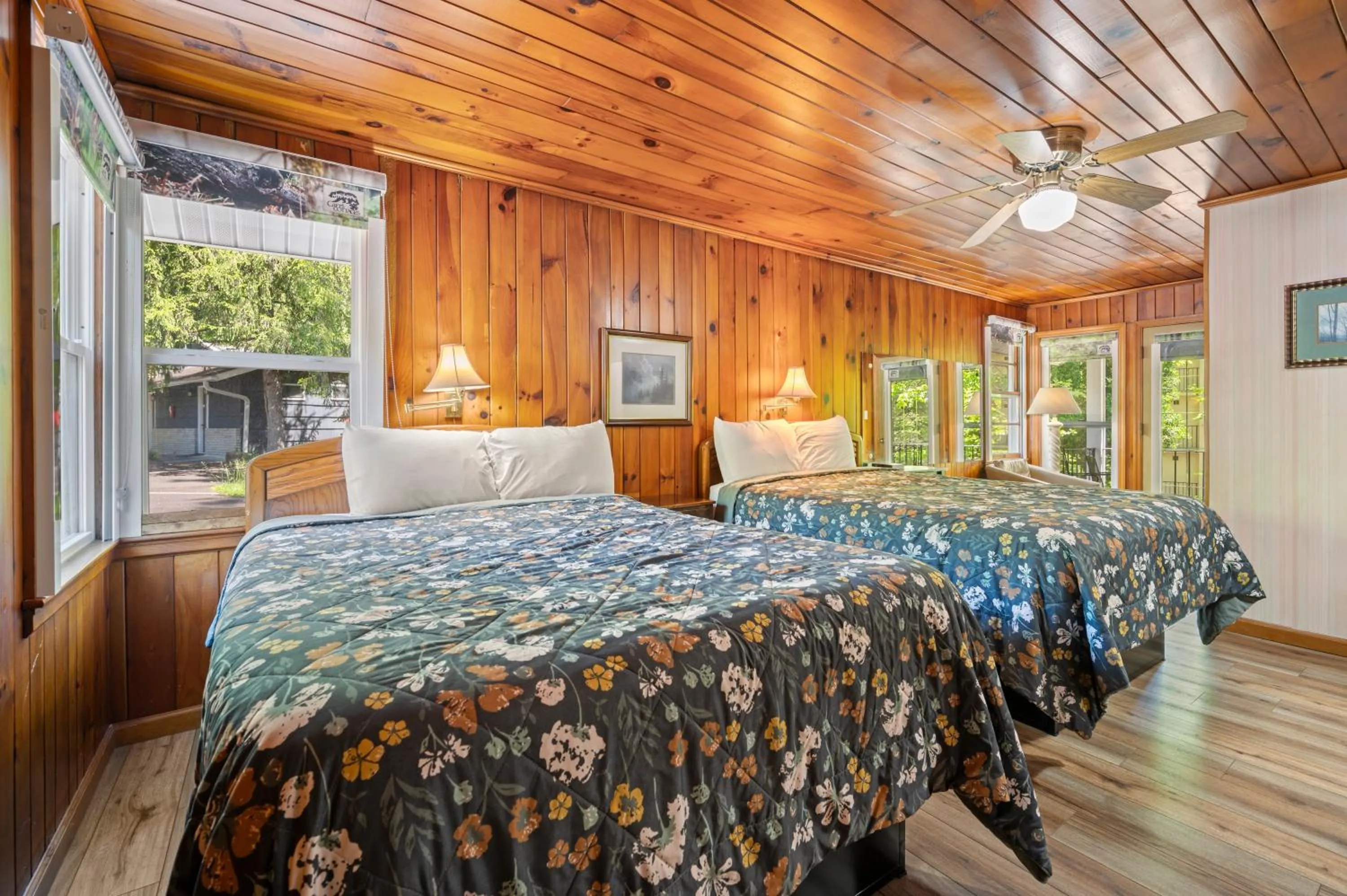 Bed in Carr's Northside Hotel and Cottages