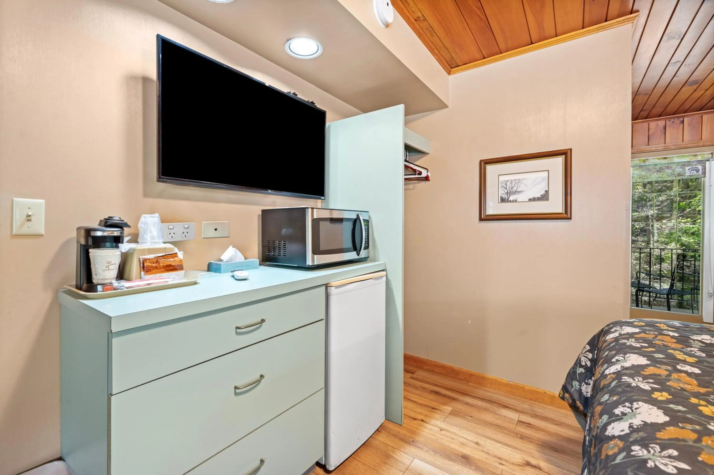 Carr's Northside Hotel and Cottages