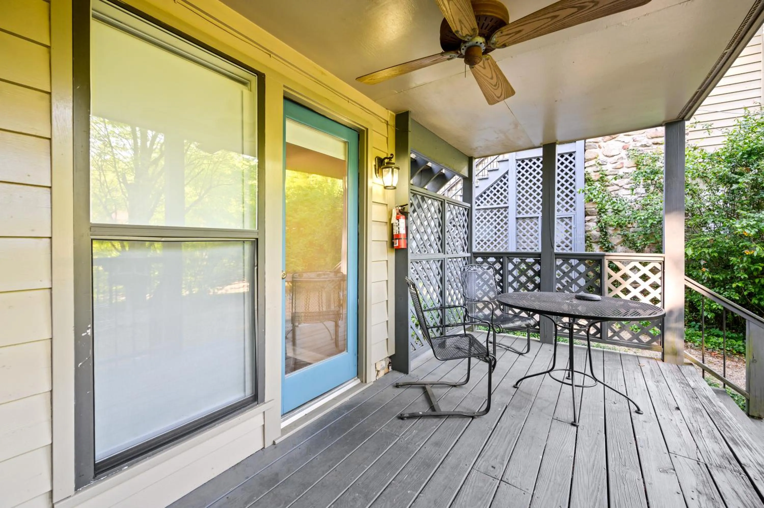 Carr's Northside Hotel and Cottages