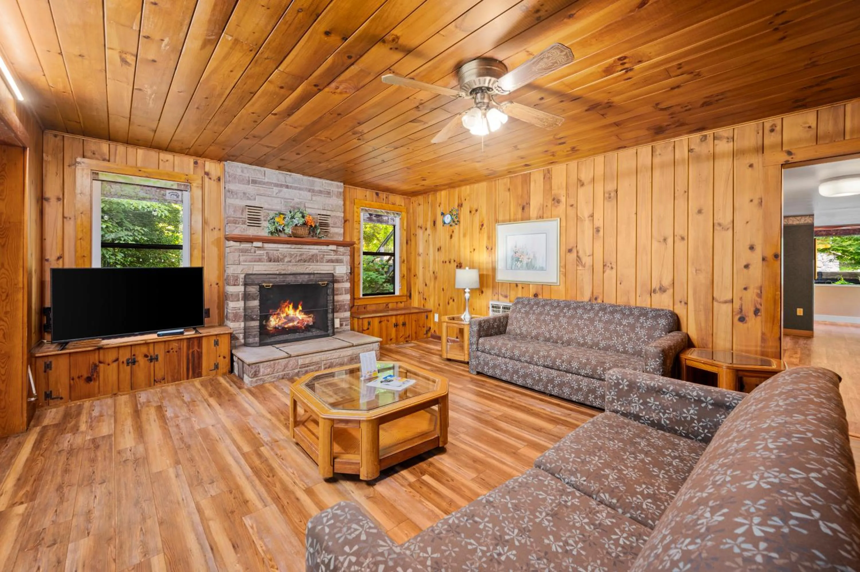 Carr's Northside Hotel and Cottages