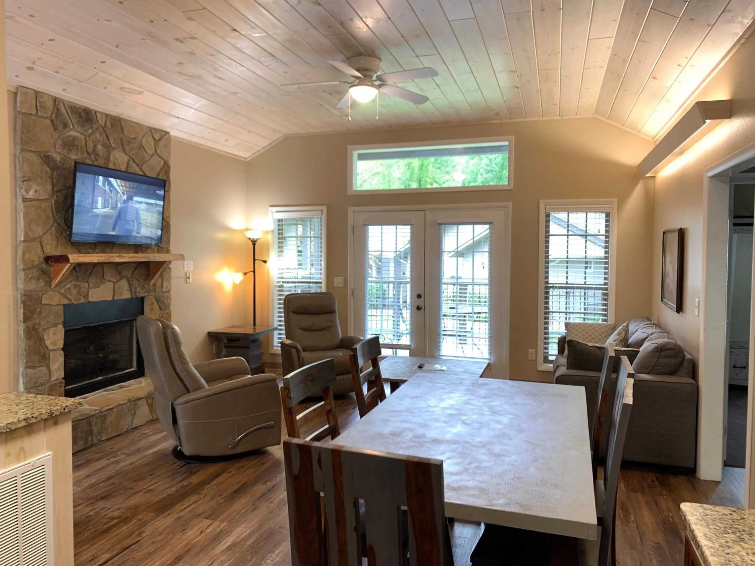 Carr's Northside Hotel and Cottages