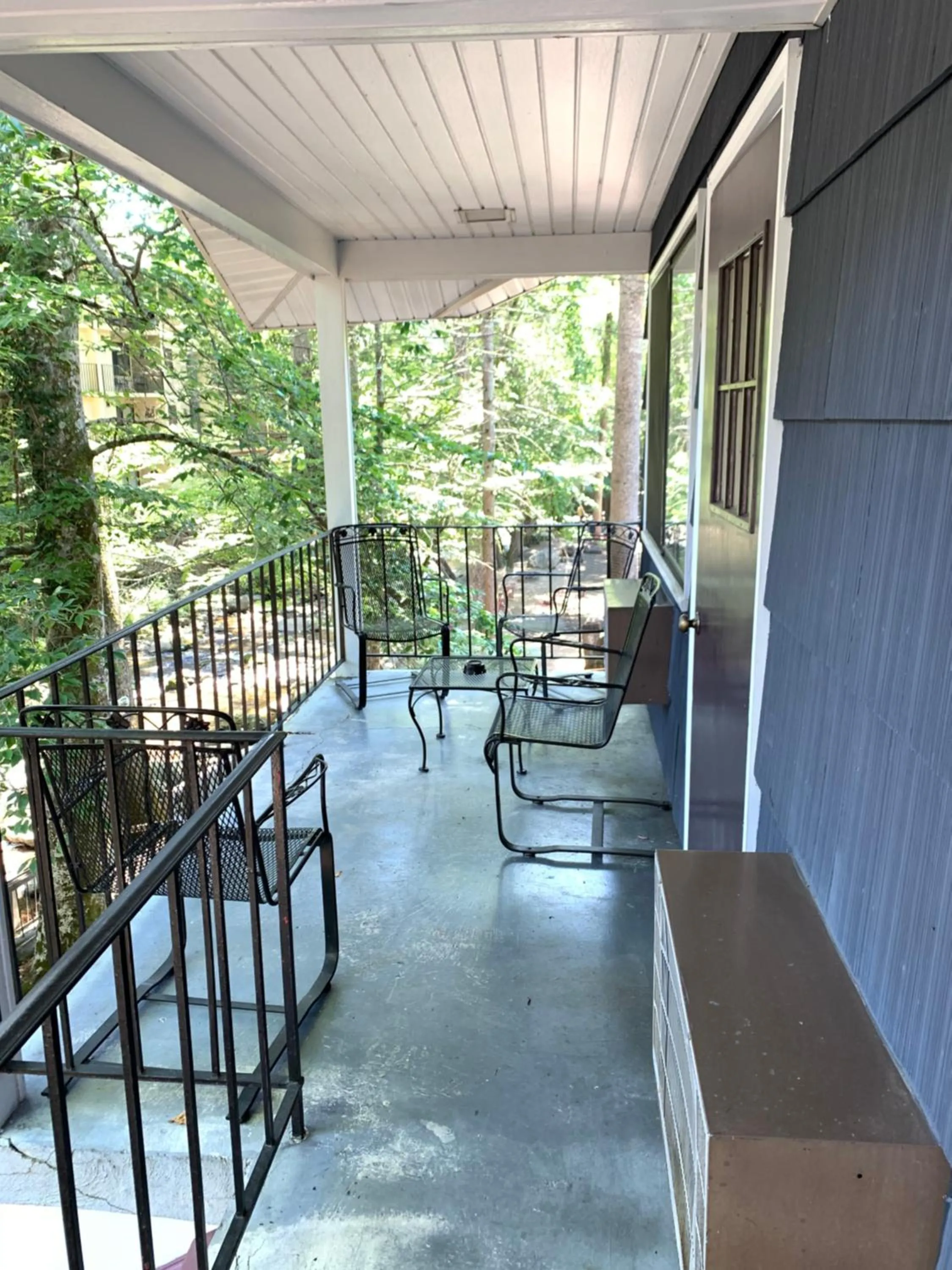 Carr's Northside Hotel and Cottages